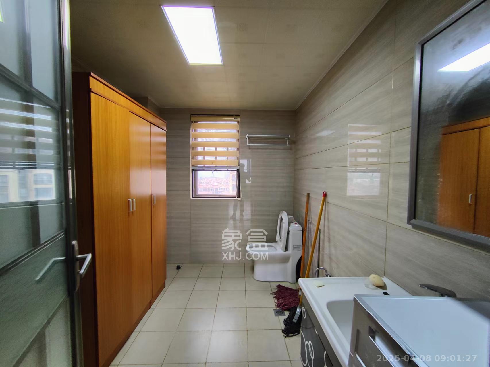 中建芙蓉嘉苑  3室2厅1卫   2800.00元/月室内图