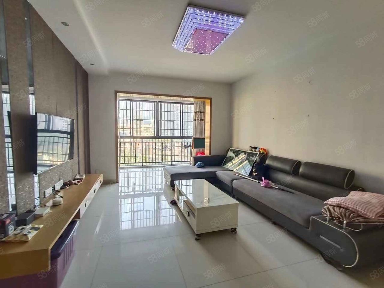 亿豪名园 3室2厅2卫 1500.0元/月 亿豪名园 3室2厅2卫 1500.0元/月室内图