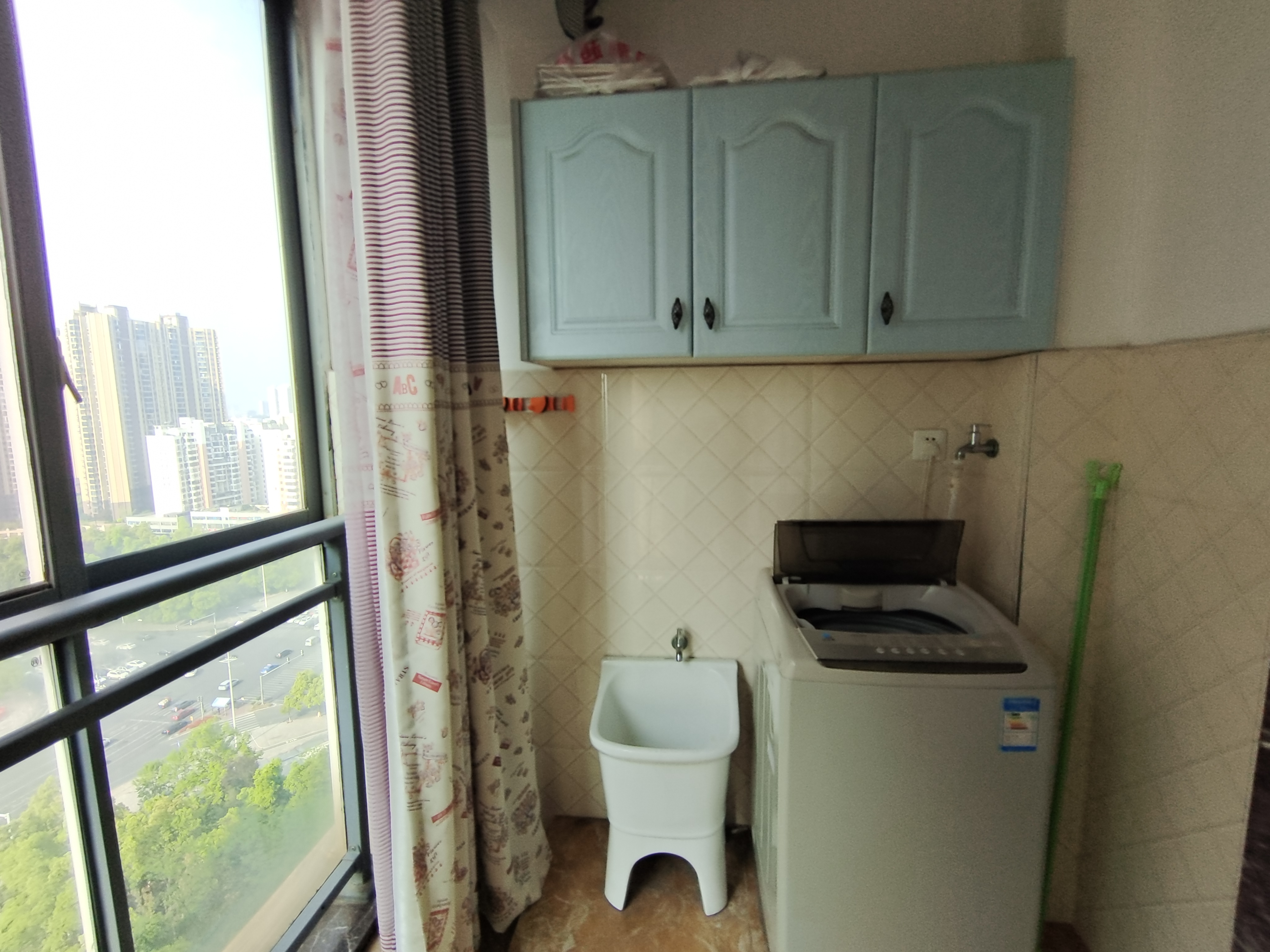 鹏利广场 1室1厅1卫 1300.0元/月 鹏利广场 1室1厅1卫 1300.0元/月室内图