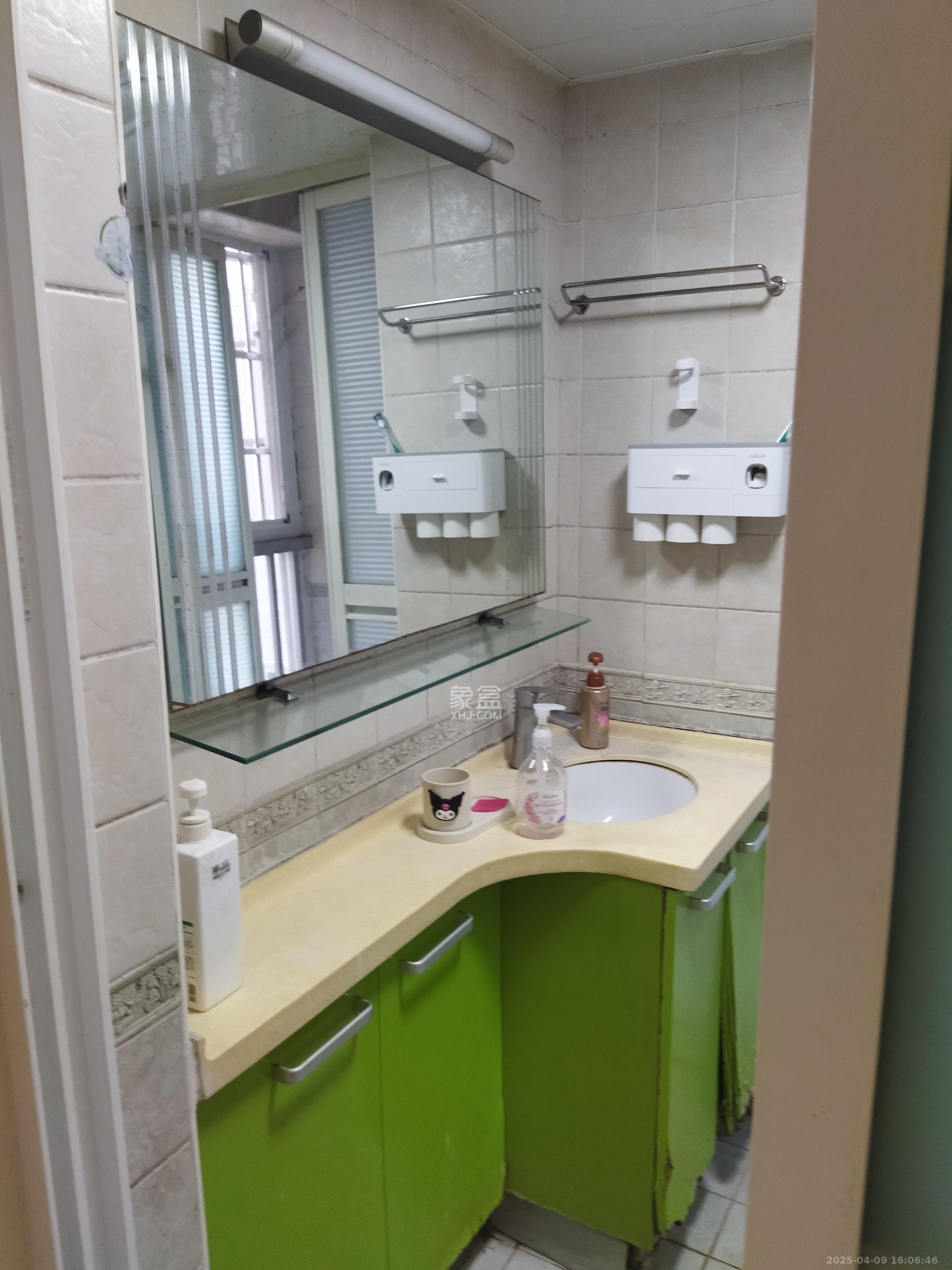 芙蓉公馆  2室2厅1卫    2800.0元/月 芙蓉公馆  2室2厅1卫    2800.0元/月室内图