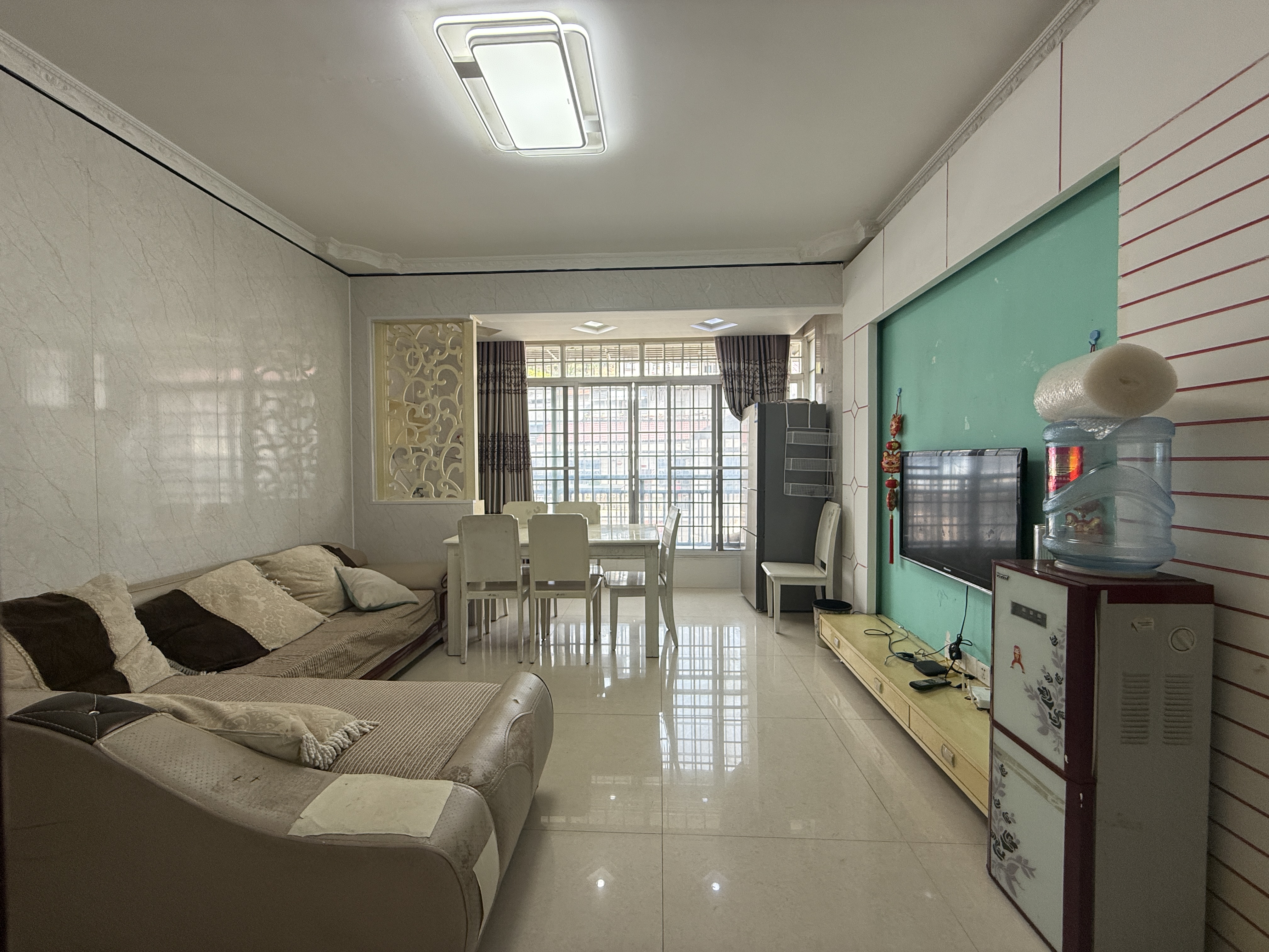 欣业苑 2室2厅1卫 38.0万 欣业苑 2室2厅1卫 38.0万客厅