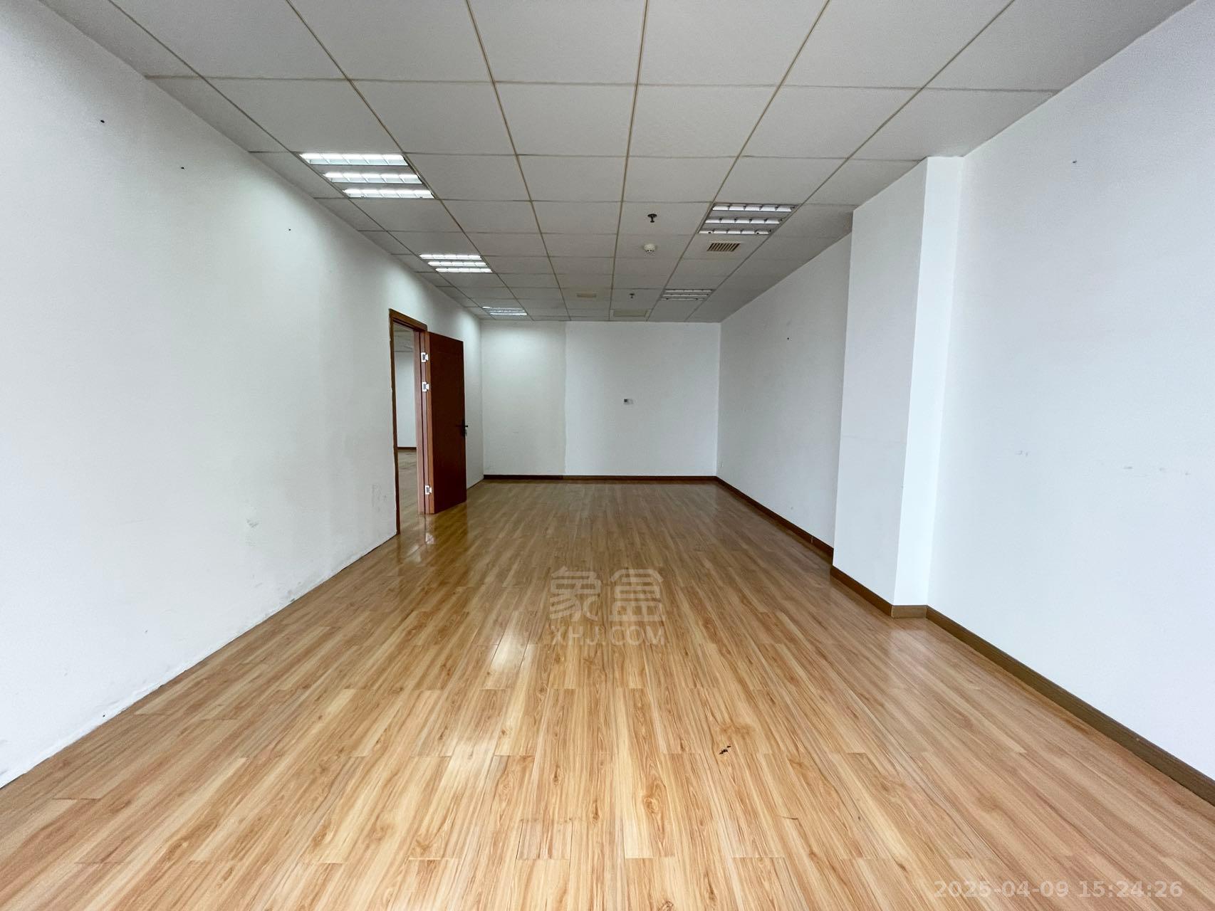 银天国际 6室3厅1卫 5500.0元/月 银天国际 6室3厅1卫 5500.0元/月室内图