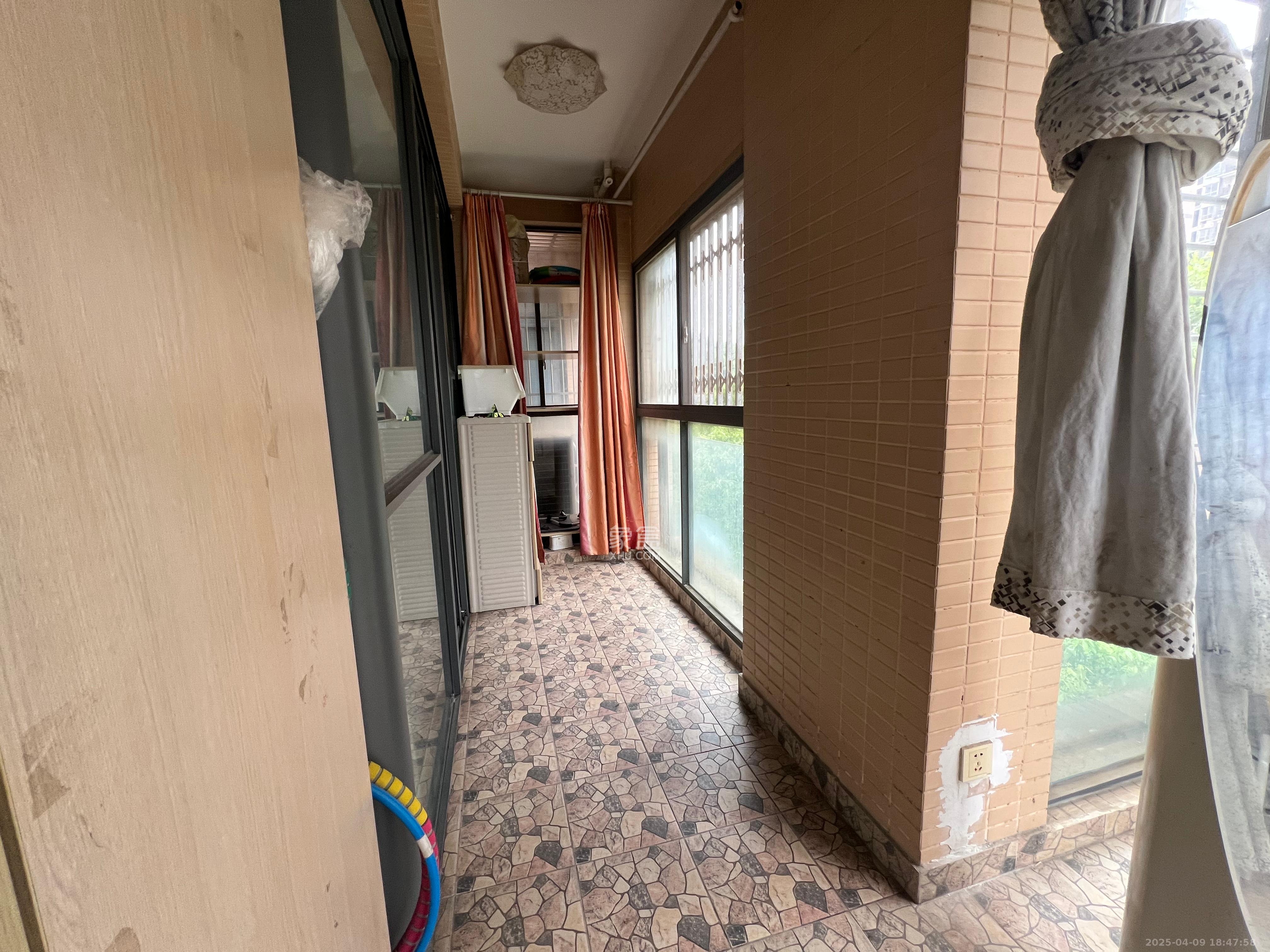 中城丽景香山园  3室2厅2卫    2680.0元/月室内图