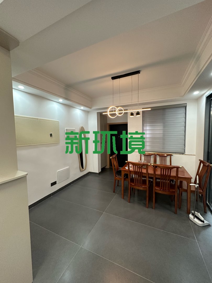 靛达广场  4室2厅2卫   122.80万
