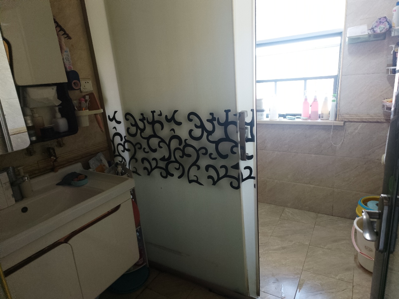 鸿泰国际 3室2厅2卫 76.8万 鸿泰国际 3室2厅2卫 76.8万室内图