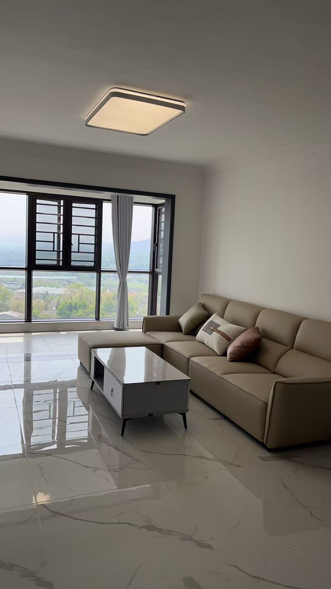 碧桂园华府(碧桂园五期) 3室2厅2卫 2200.0元/月 碧桂园华府(碧桂园五期) 3室2厅2卫 2200.0元/月室内图