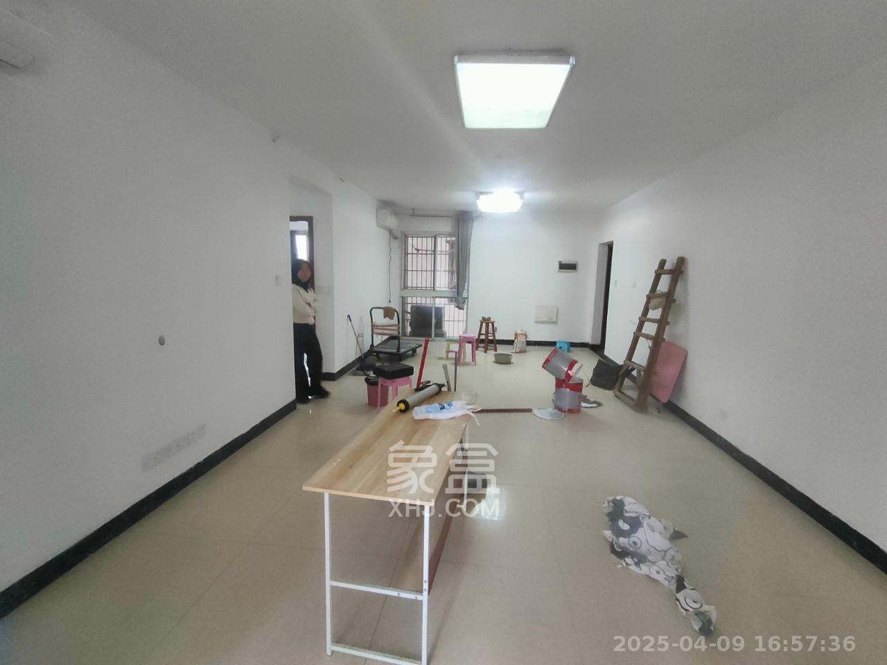 骑龙安置小区  3室2厅2卫   2250.00元/月室内图