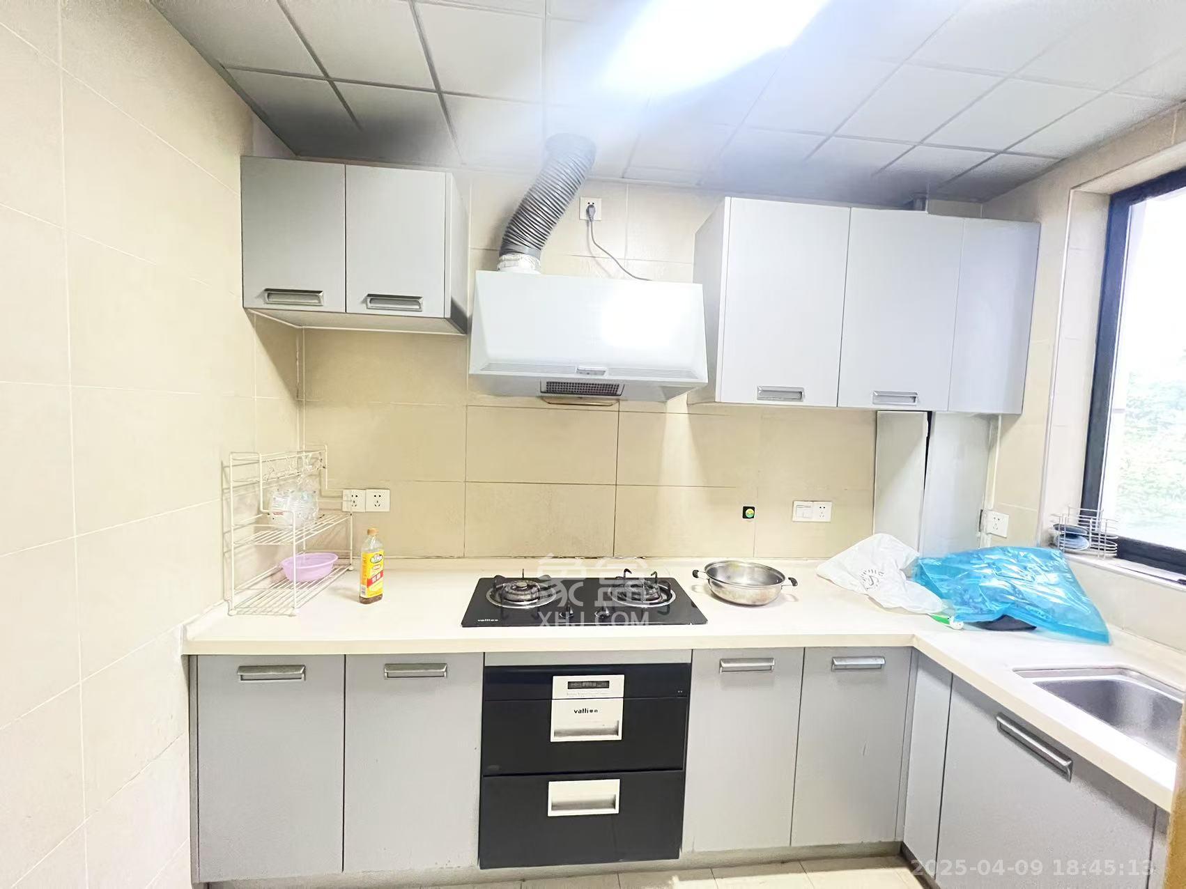 保利麓谷林语C区  4室2厅2卫    3400.0元/月室内图