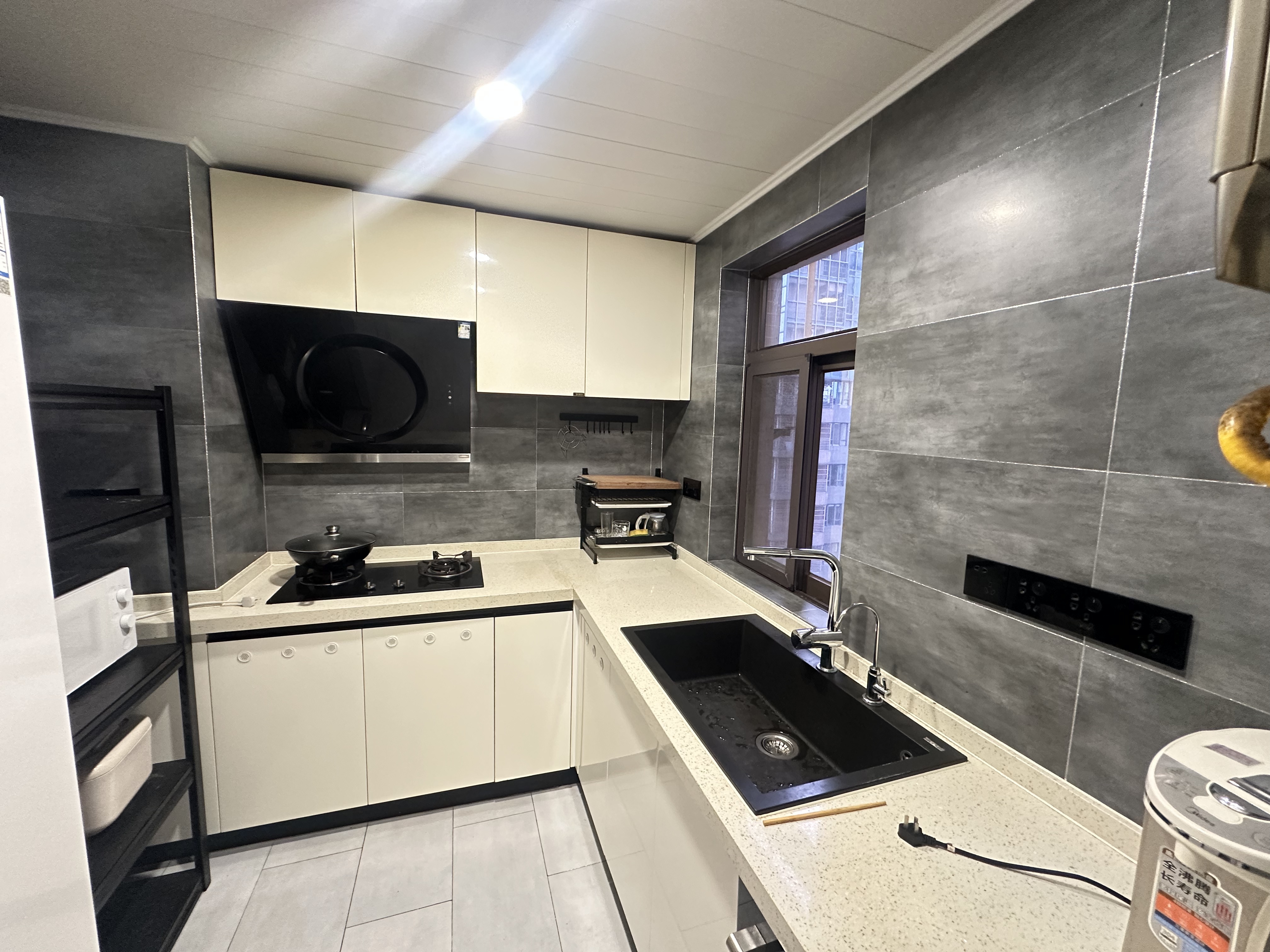 滨江海岸三期 4室2厅2卫 4800.00元/月 滨江海岸三期 4室2厅2卫 4800.00元/月室内图