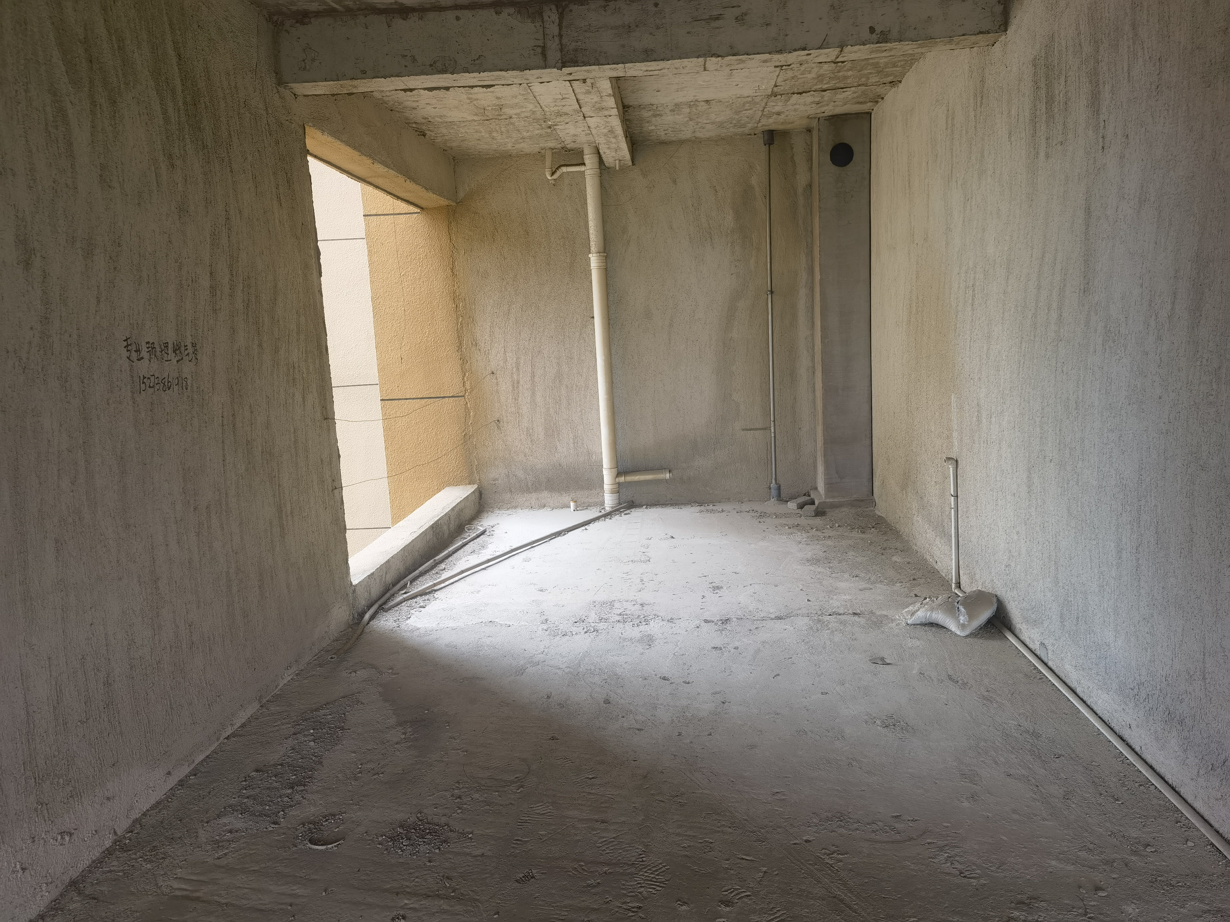 汇富帝景 4室2厅2卫 70.0万 汇富帝景 4室2厅2卫 70.0万客厅