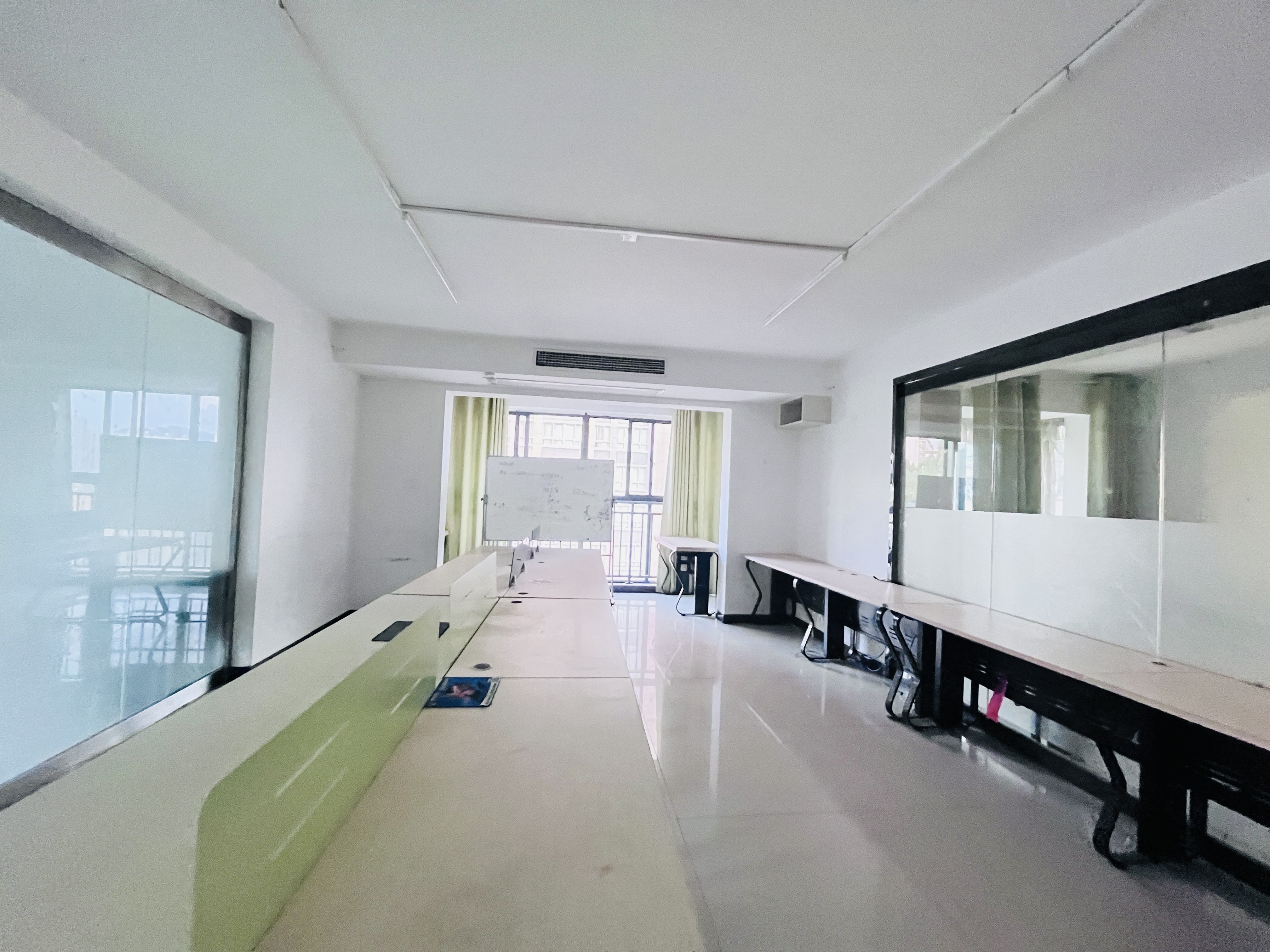 公园世家 4室2厅2卫 2900.0元/月 公园世家 4室2厅2卫 2900.0元/月室内图