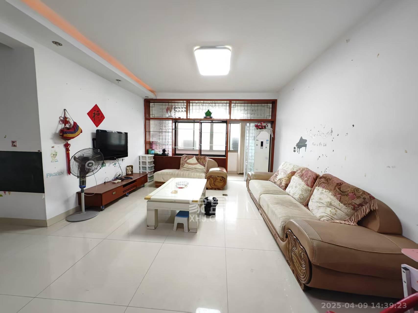 雪松中路西侧  3室2厅2卫    29.8万 雪松中路西侧  3室2厅2卫    29.8万室内图1