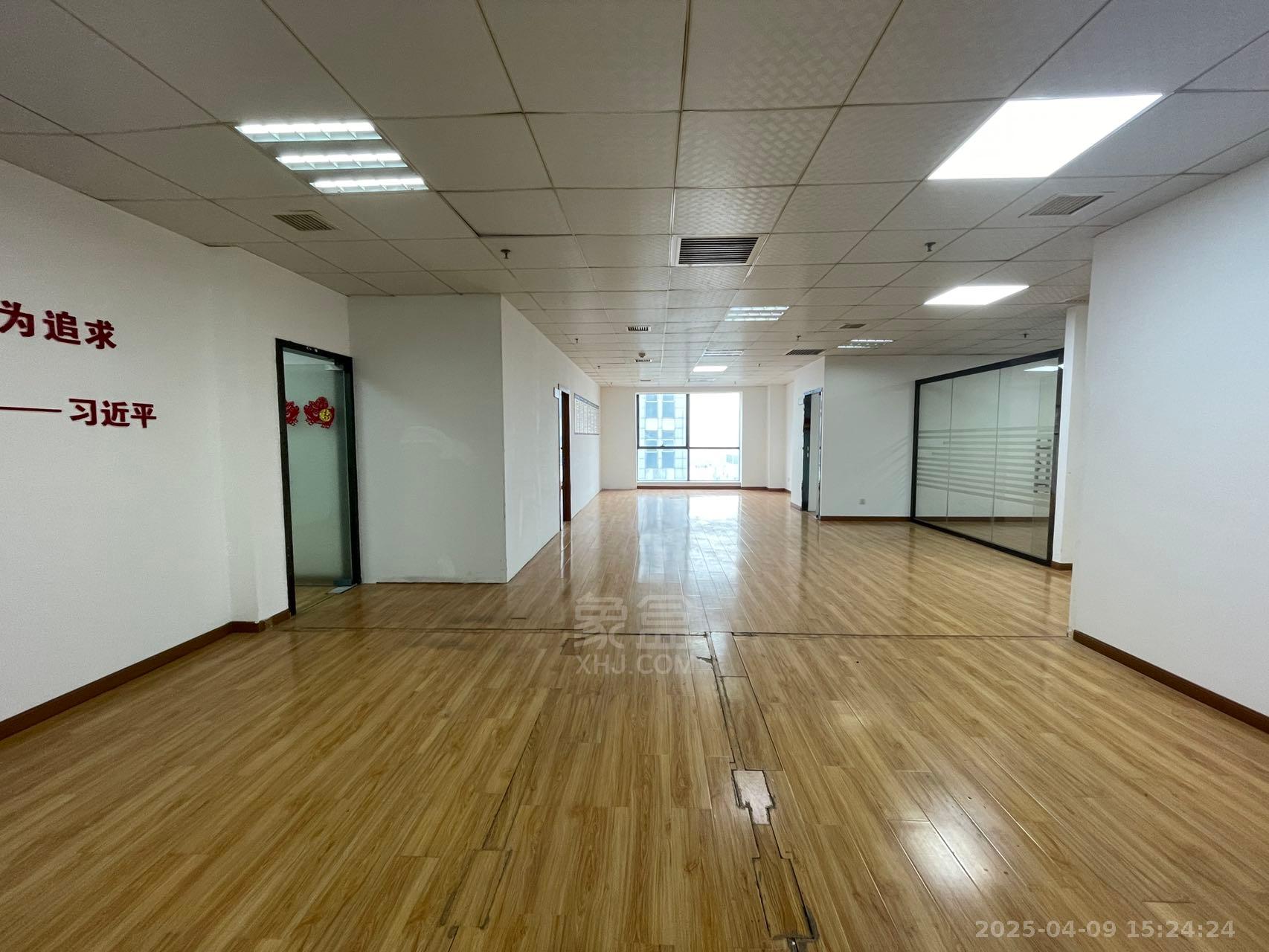 银天国际 6室3厅1卫 5500.0元/月 银天国际 6室3厅1卫 5500.0元/月室内图