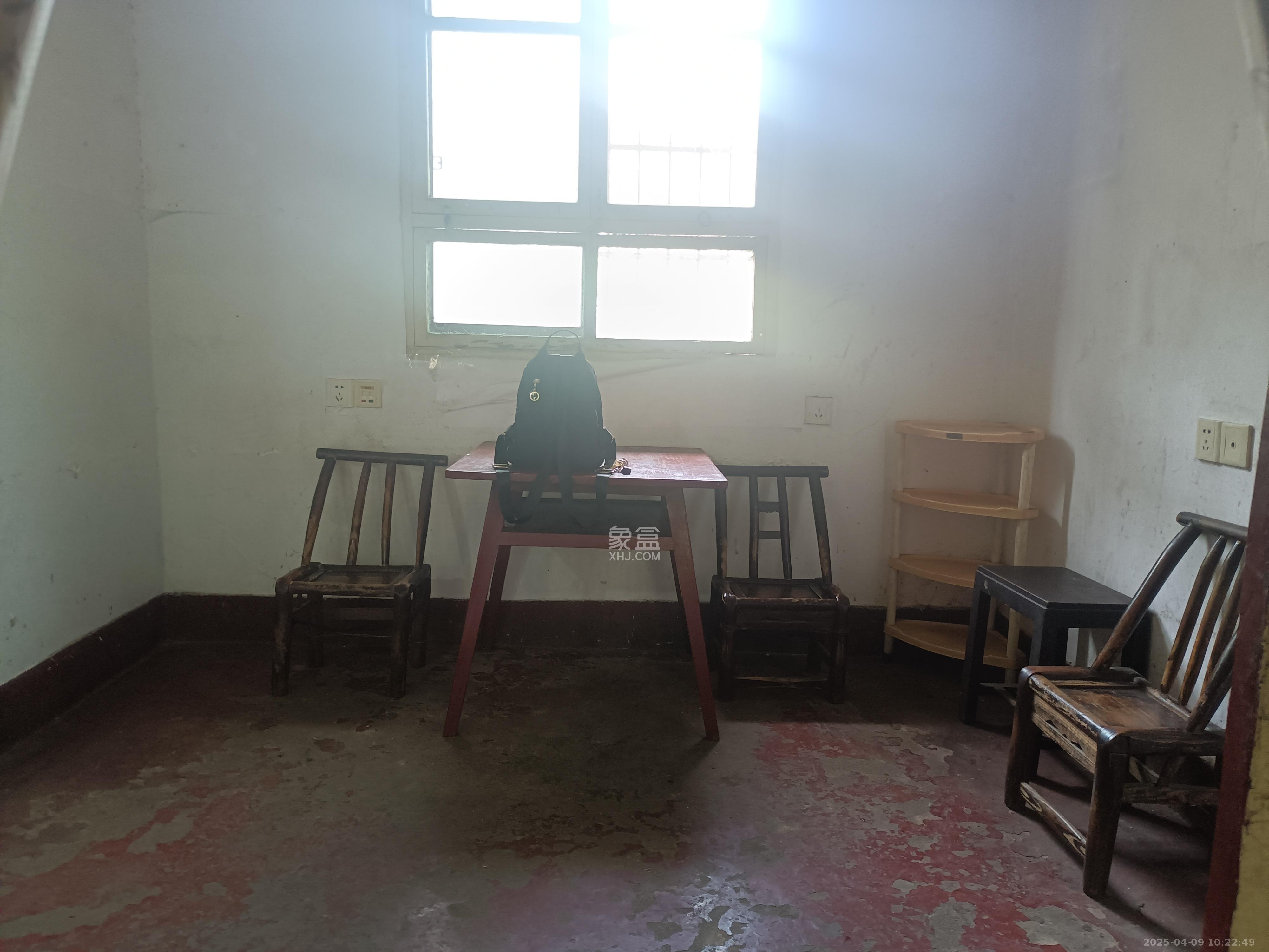 原石油厂宿舍 2室1厅1卫 800.0元/月 原石油厂宿舍 2室1厅1卫 800.0元/月室内图