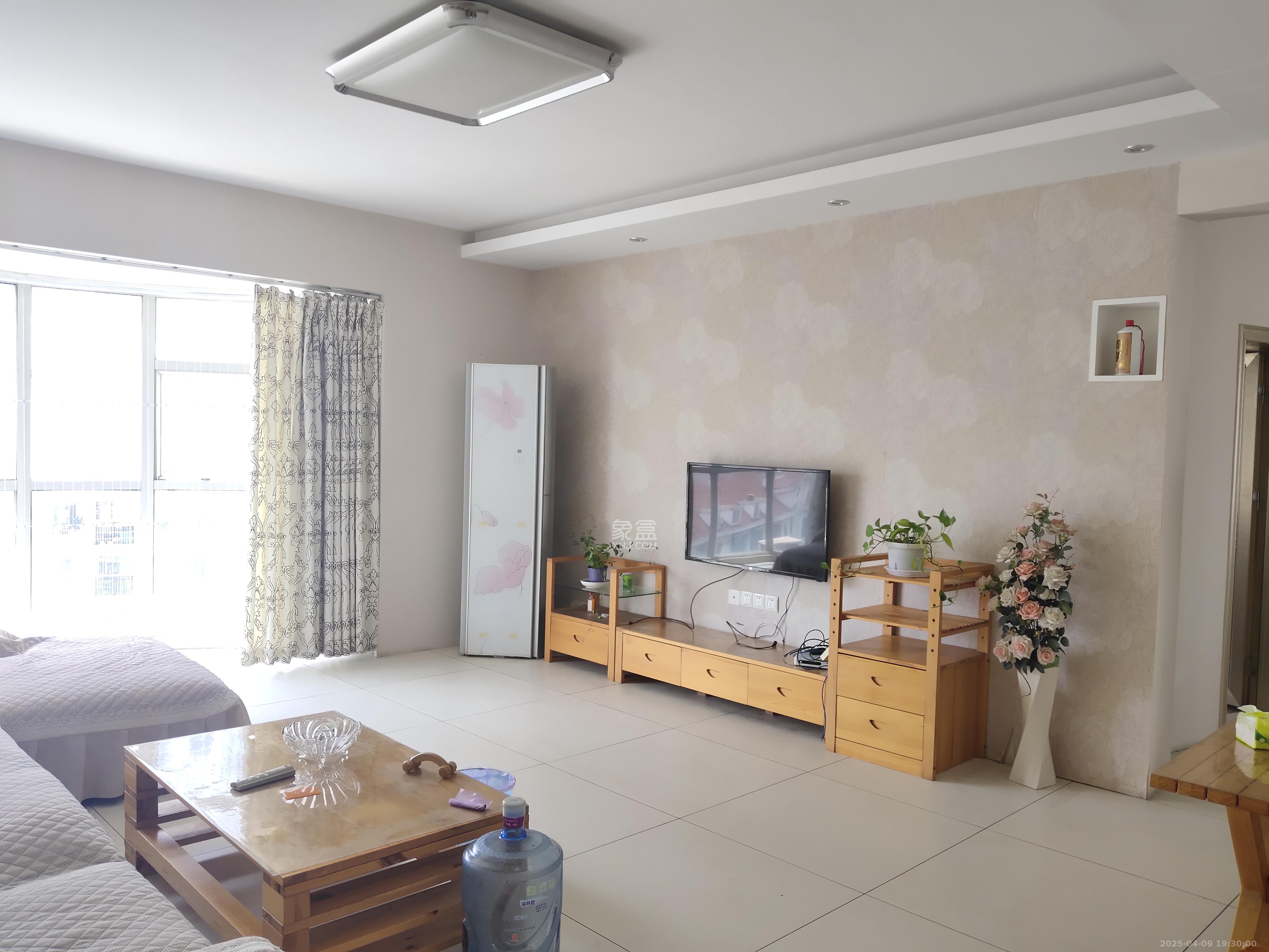 华雅花园  3室2厅2卫   3800.00元/月