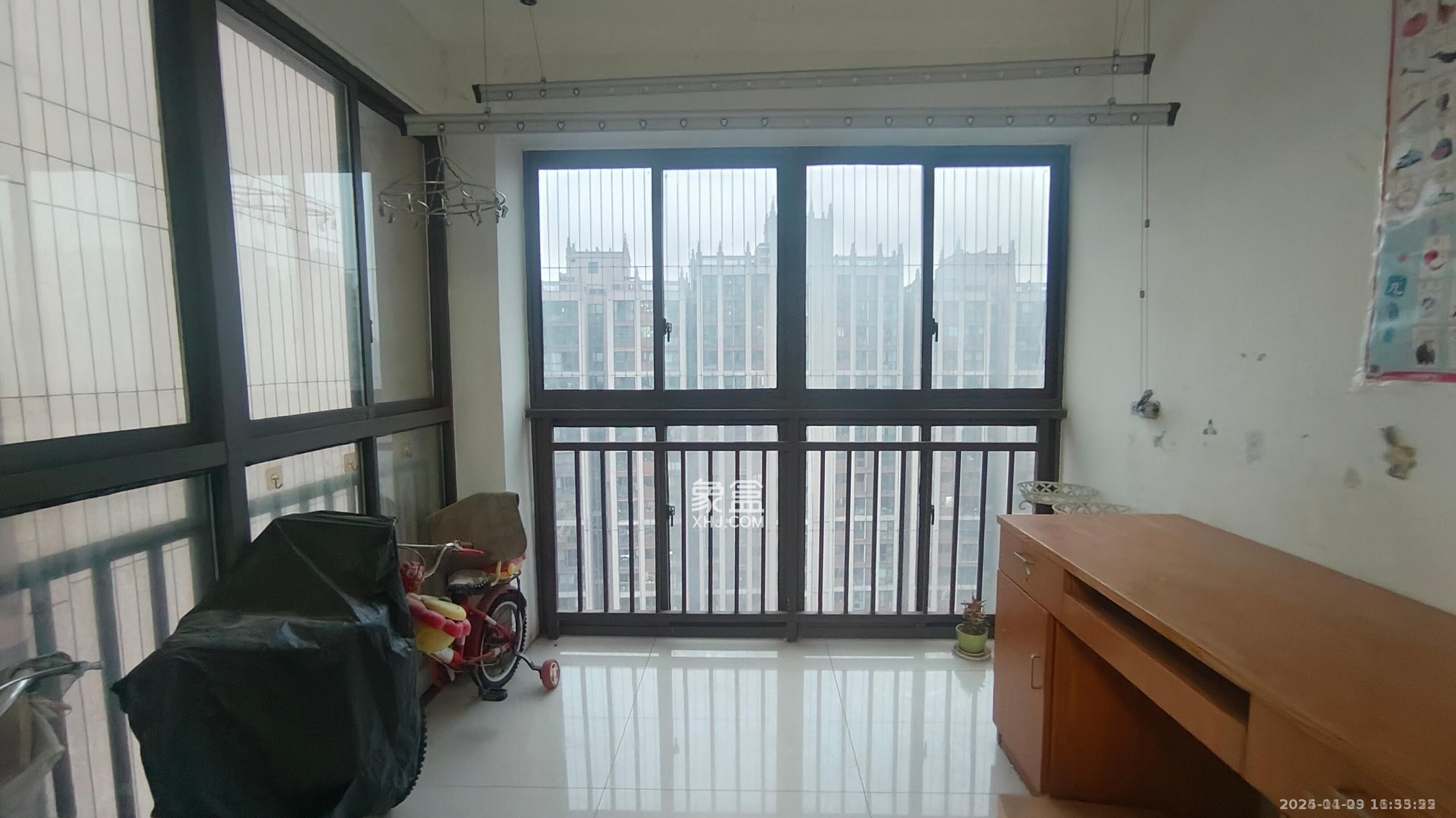 旭辉华庭 4室2厅2卫 2300.0元/月 旭辉华庭 4室2厅2卫 2300.0元/月室内图