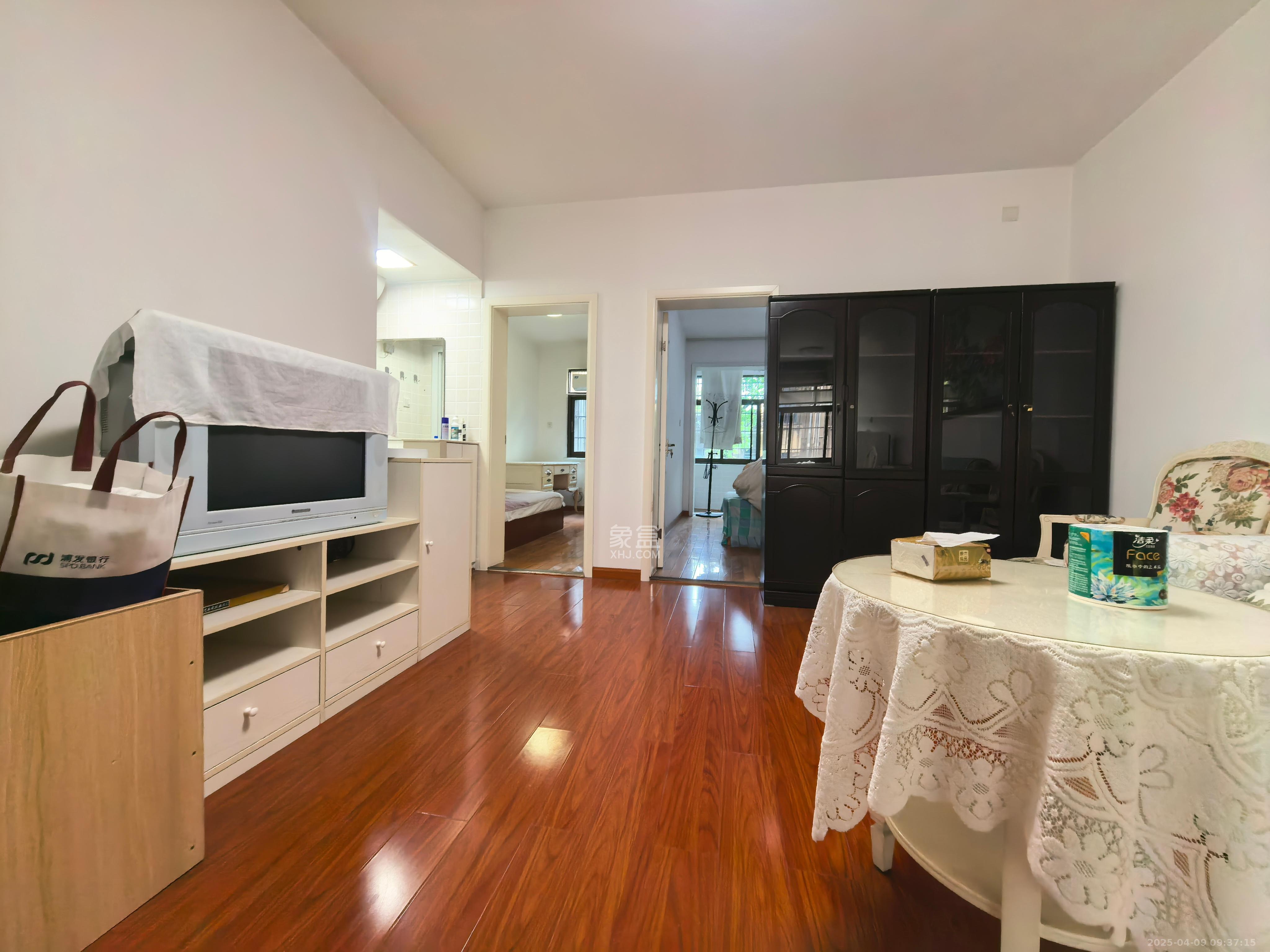 湘农桥社区 2室2厅1卫 2400.0元/月 湘农桥社区 2室2厅1卫 2400.0元/月室内图