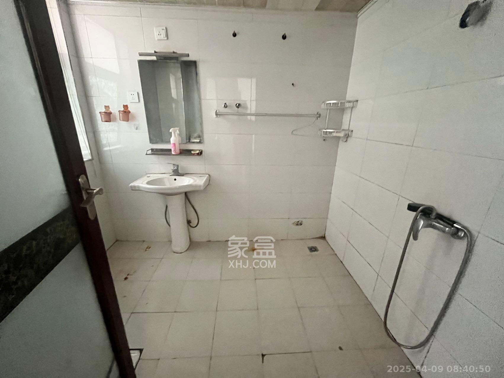 湘江世纪城映江苑 1室2厅2卫 2000.0元/月 湘江世纪城映江苑 1室2厅2卫 2000.0元/月室内图