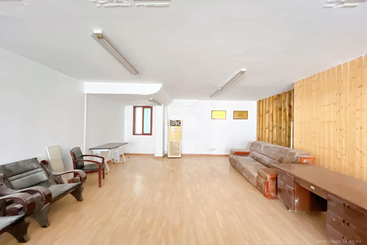 湖南财富中心 11室2厅1卫 3500.0元/月 湖南财富中心 11室2厅1卫 3500.0元/月室内图