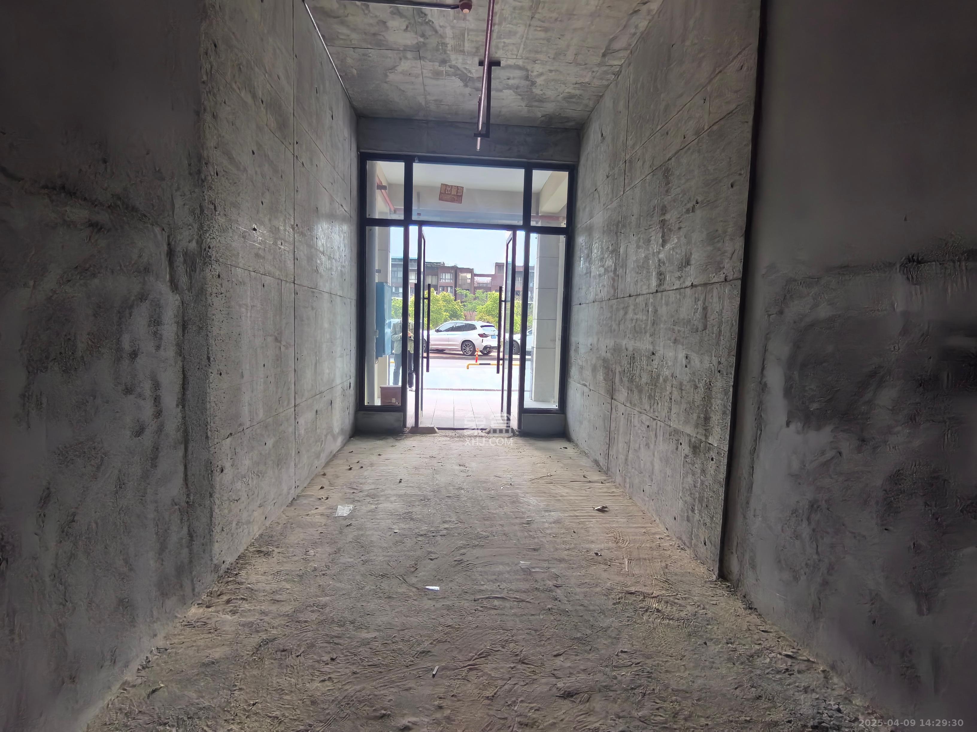 臻园   36.7㎡      11400.0元/月室内图