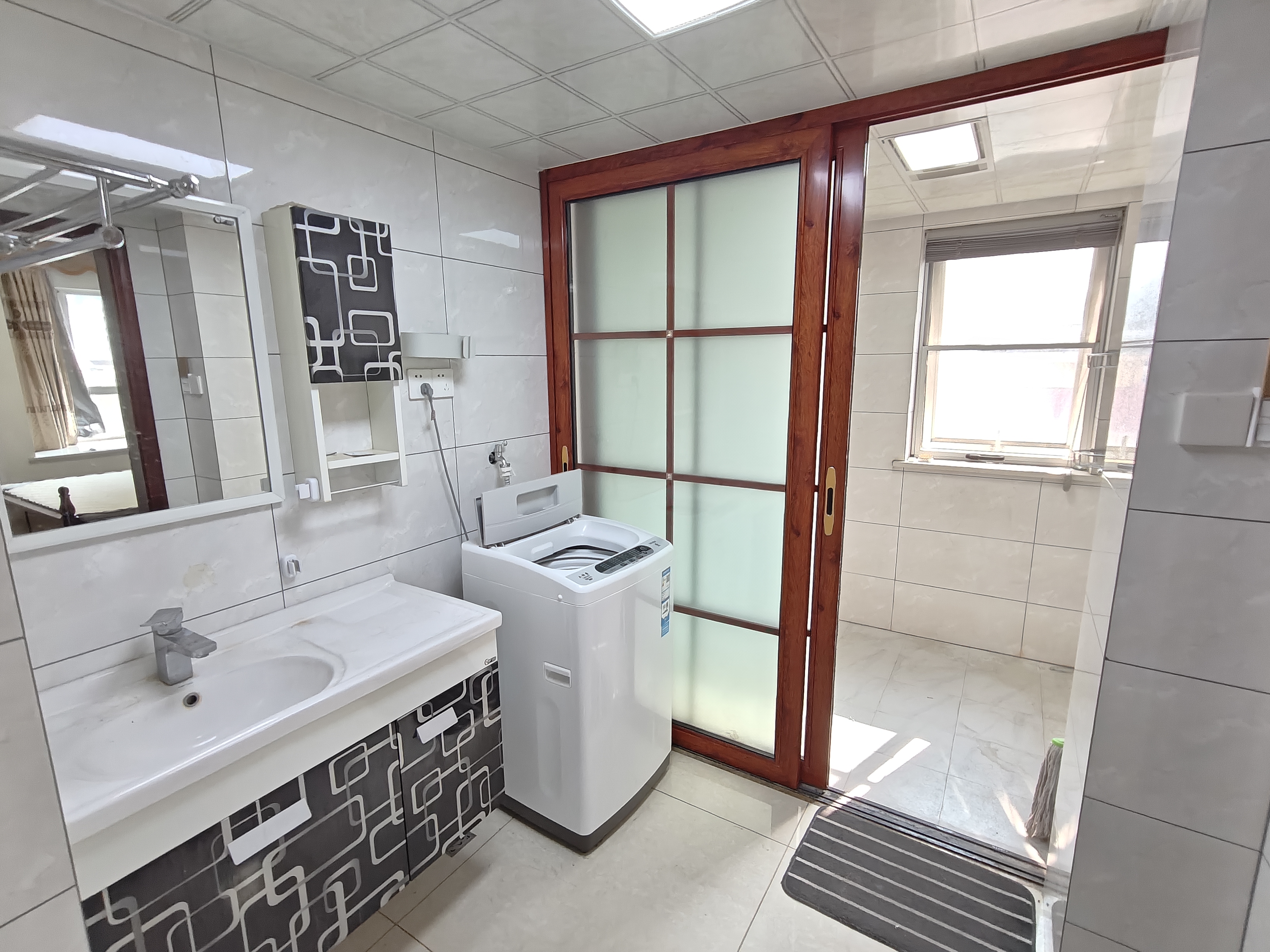 万达湖公馆 3室2厅1卫 1600.0元/月 万达湖公馆 3室2厅1卫 1600.0元/月室内图