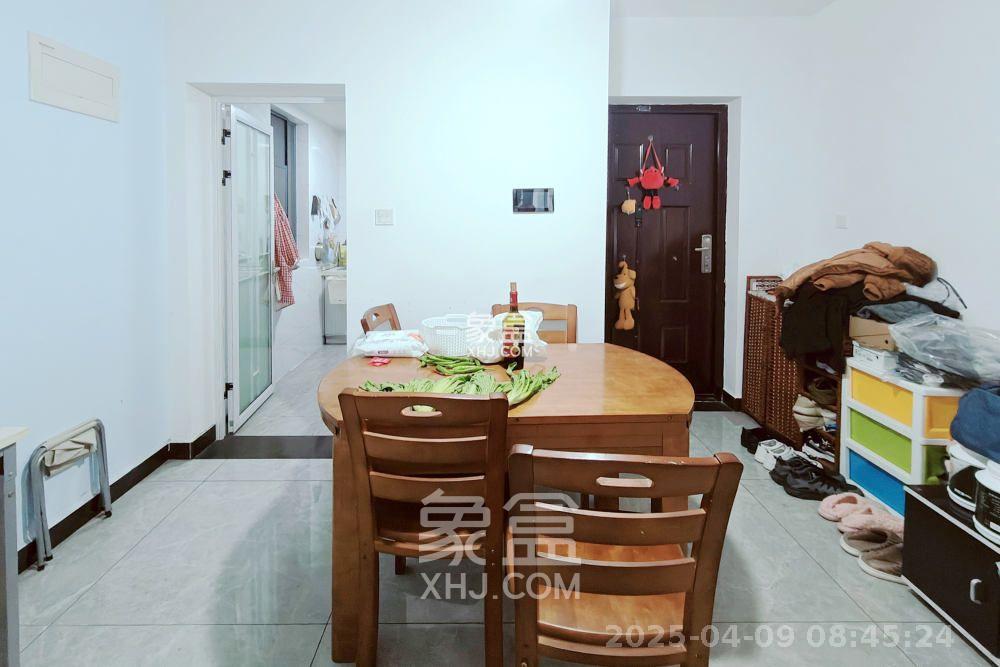 荣盛岳麓峰景  3室2厅1卫    2200.0元/月 荣盛岳麓峰景  3室2厅1卫    2200.0元/月室内图