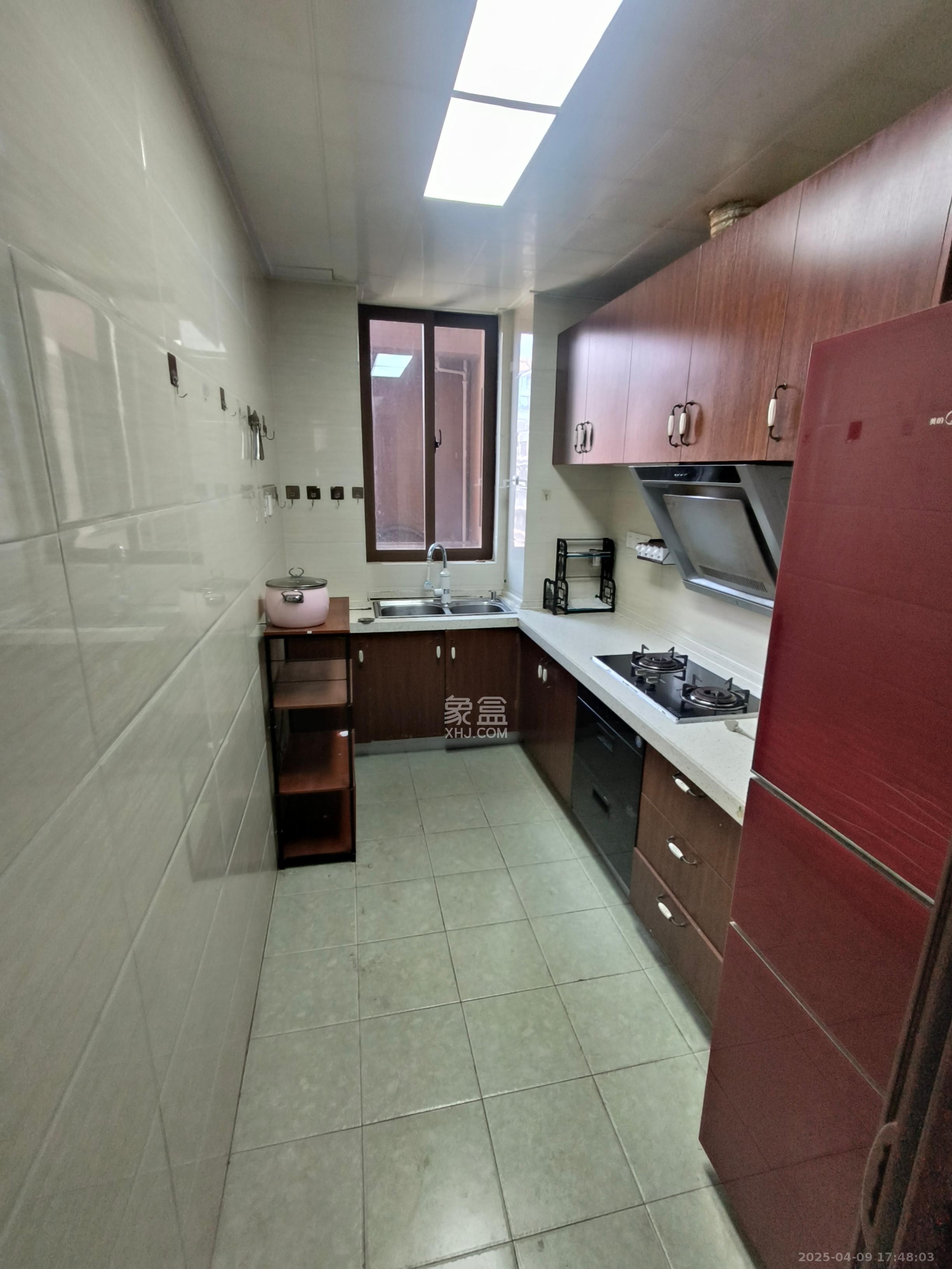 第六都(陆都小区) 4室2厅2卫 5500.0元/月 第六都(陆都小区) 4室2厅2卫 5500.0元/月室内图