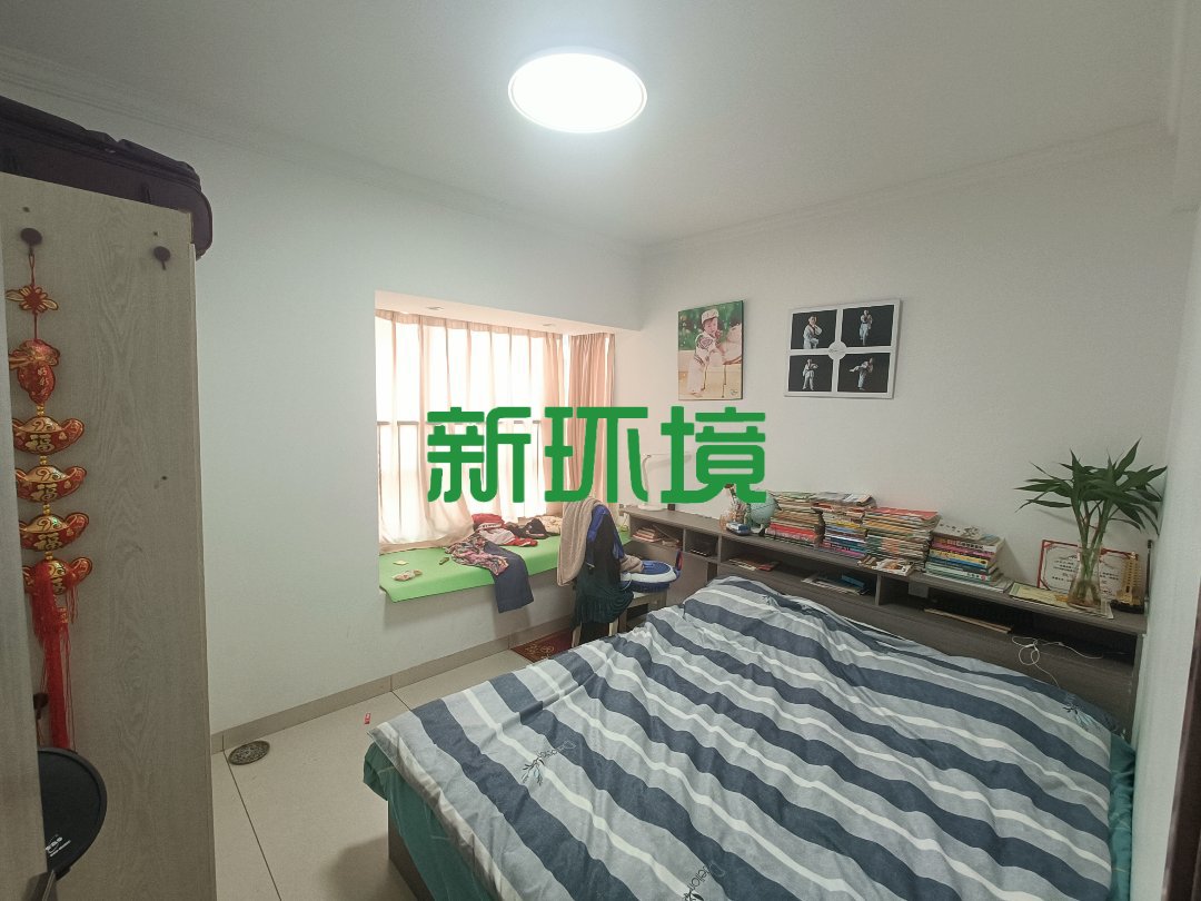 东宸江山里  3室2厅2卫   86.00万客厅