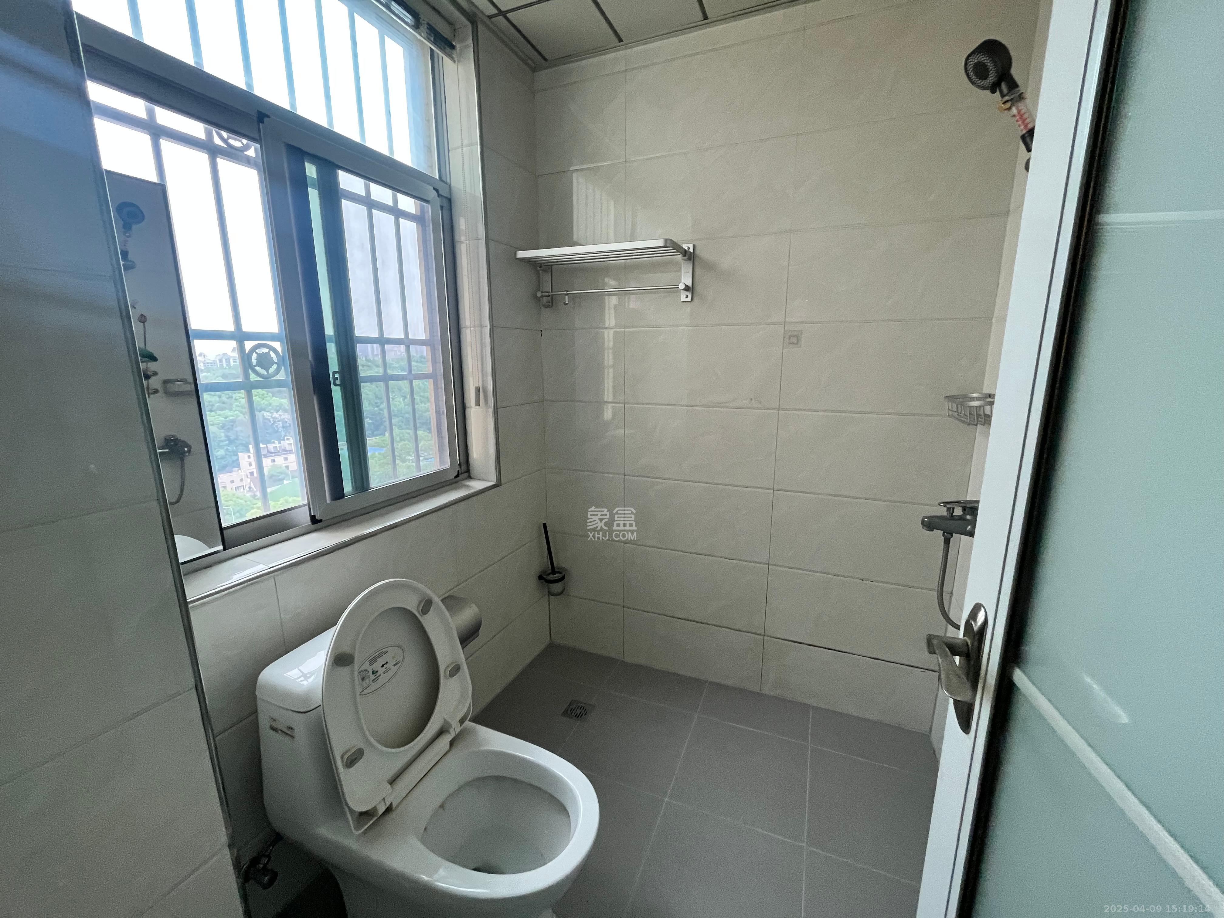 桃阳小区高层低层（安置小区）  3室2厅2卫    1800.0元/月室内图