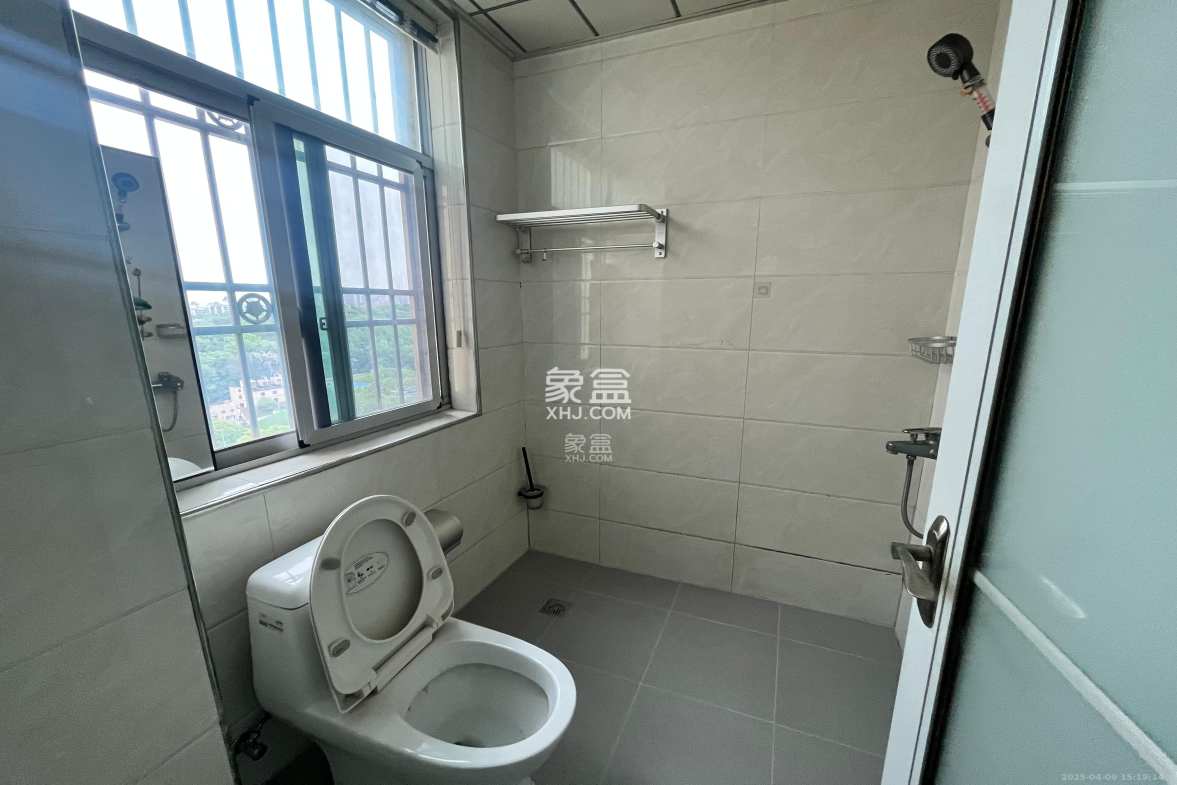 桃阳小区高层低层(安置小区)  3室2厅2卫    1800.0元/月 桃阳小区高层低层(安置小区)  3室2厅2卫    1800.0元/月室内图