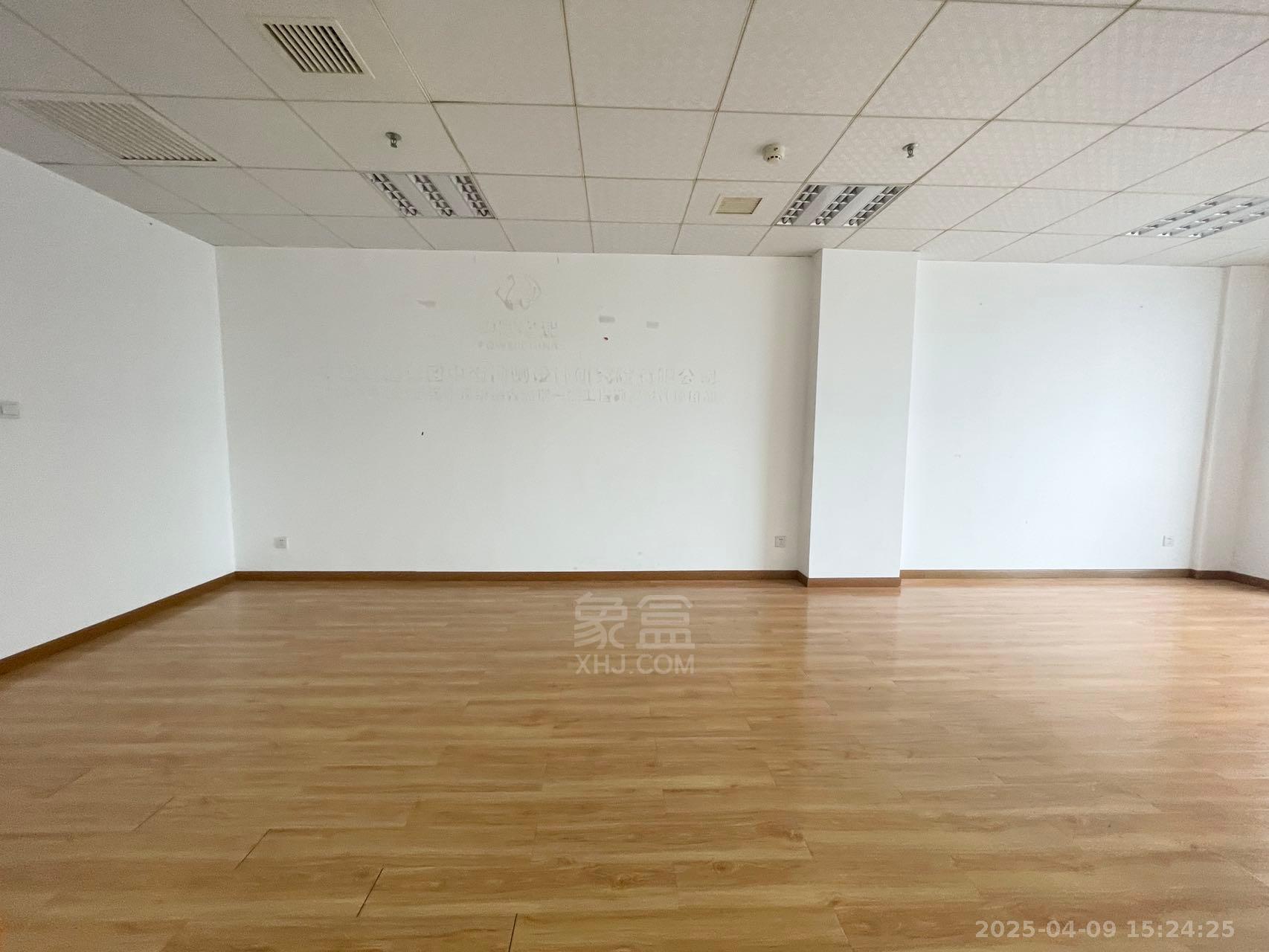 银天国际 6室3厅1卫 5500.0元/月 银天国际 6室3厅1卫 5500.0元/月室内图