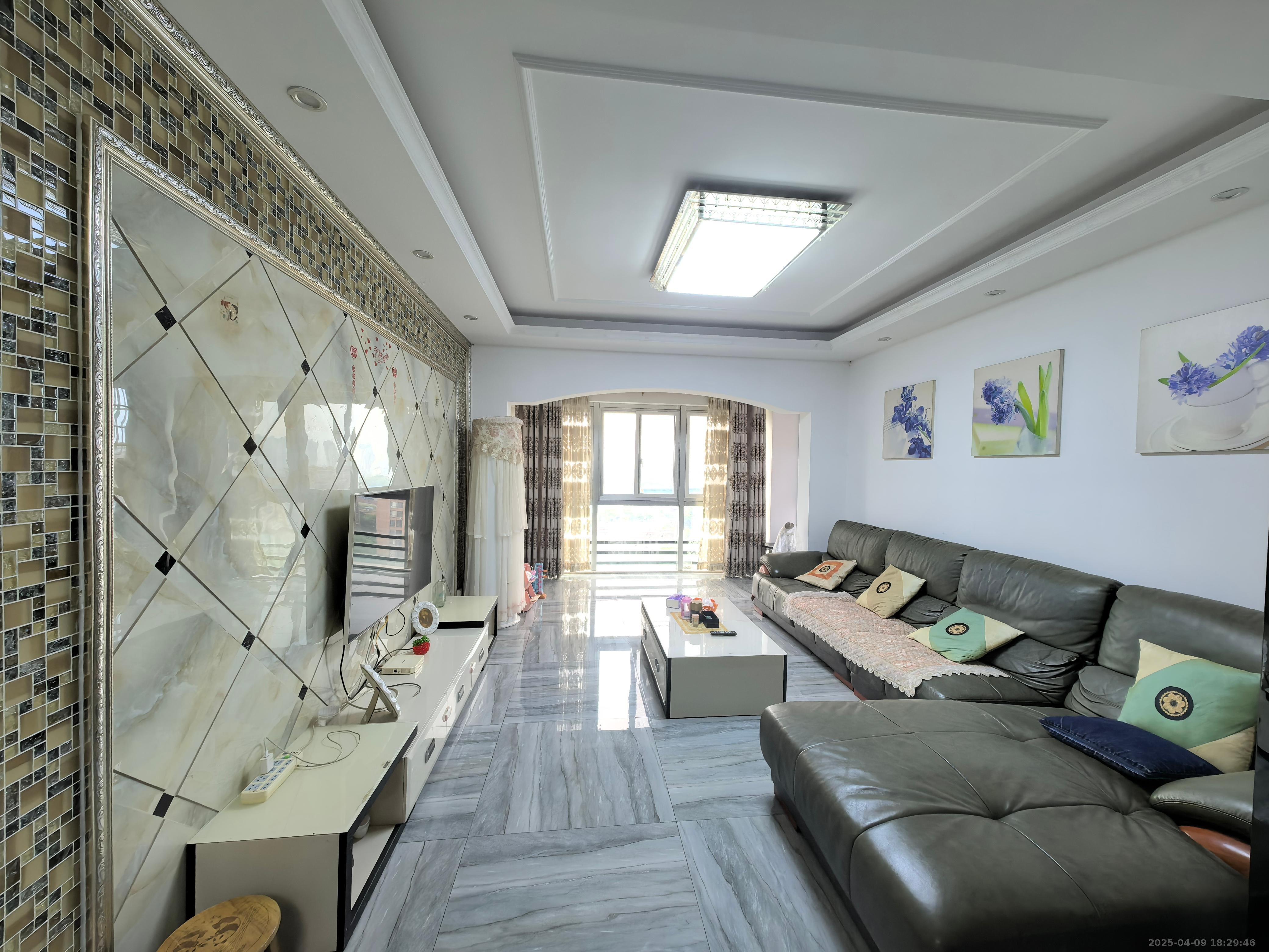 华夏佳园二期 3室2厅1卫 46.8万 华夏佳园二期 3室2厅1卫 46.8万客厅