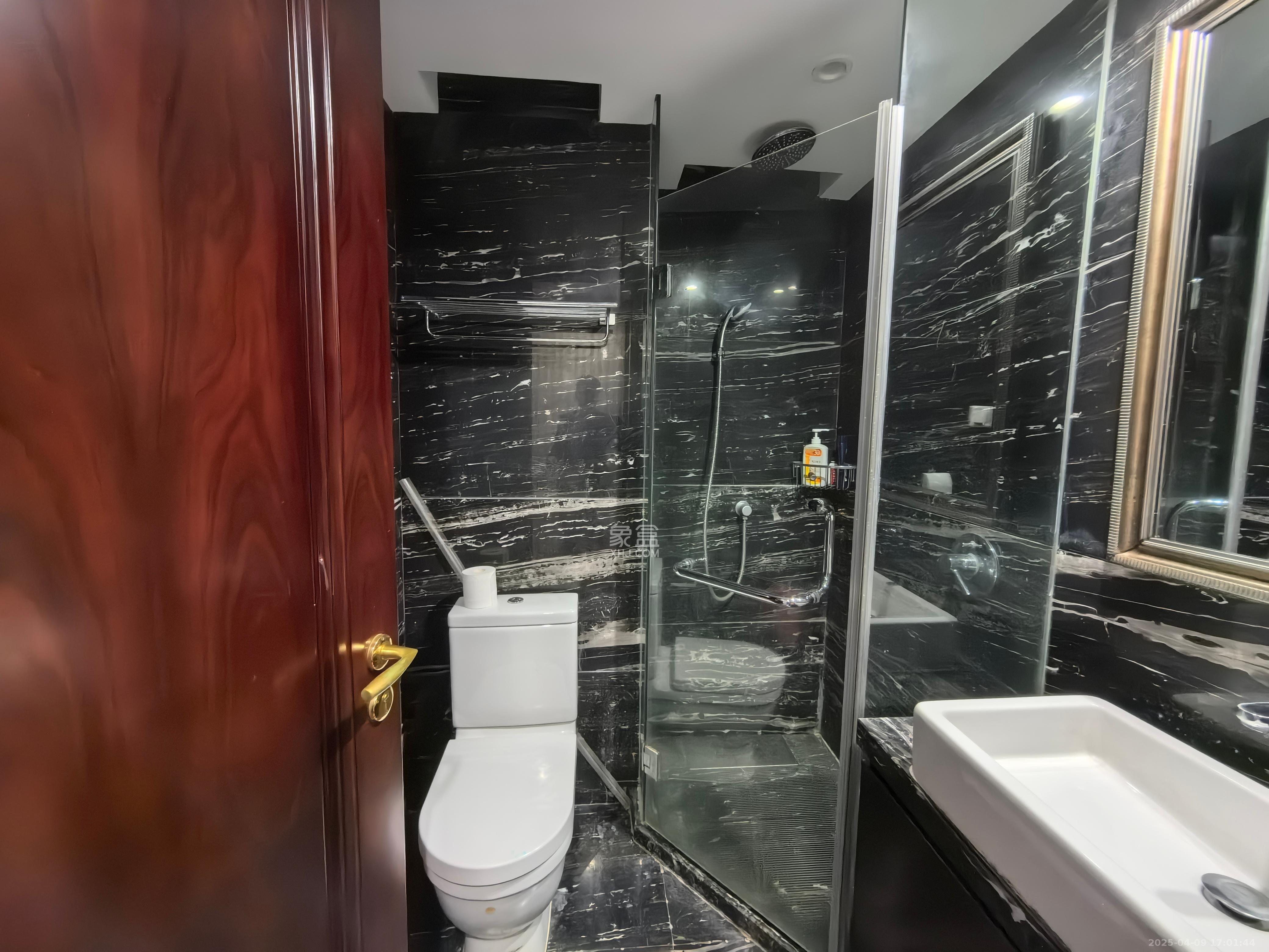 运达中央广场一、二期 3室2厅3卫 10000.0元/月 运达中央广场一、二期 3室2厅3卫 10000.0元/月室内图