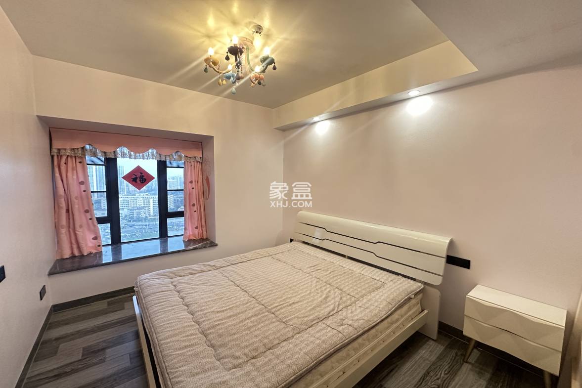 滨江海岸三期 4室2厅2卫 4800.00元/月 滨江海岸三期 4室2厅2卫 4800.00元/月室内图