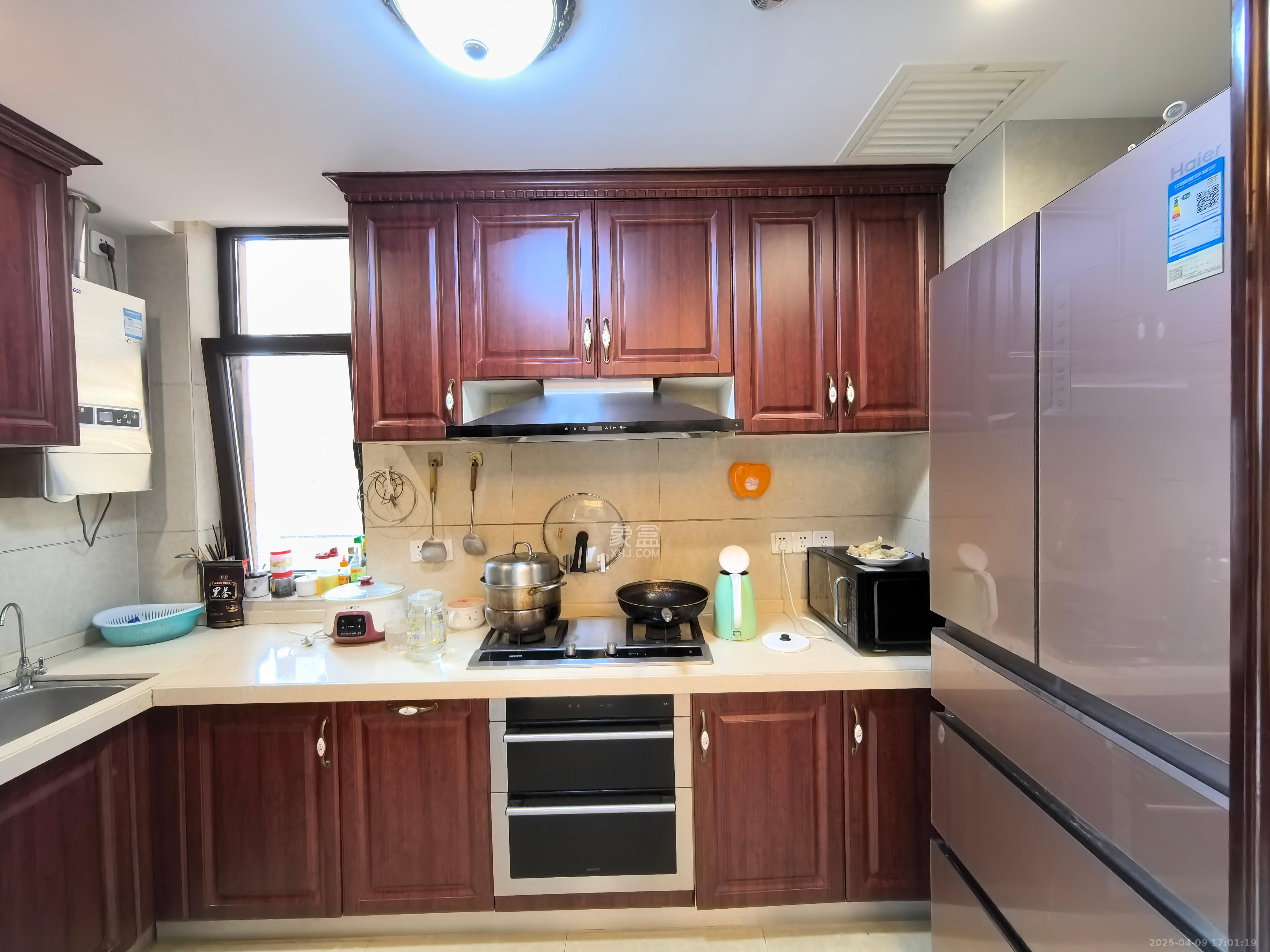 运达中央广场一、二期 3室2厅3卫 10000.0元/月 运达中央广场一、二期 3室2厅3卫 10000.0元/月室内图