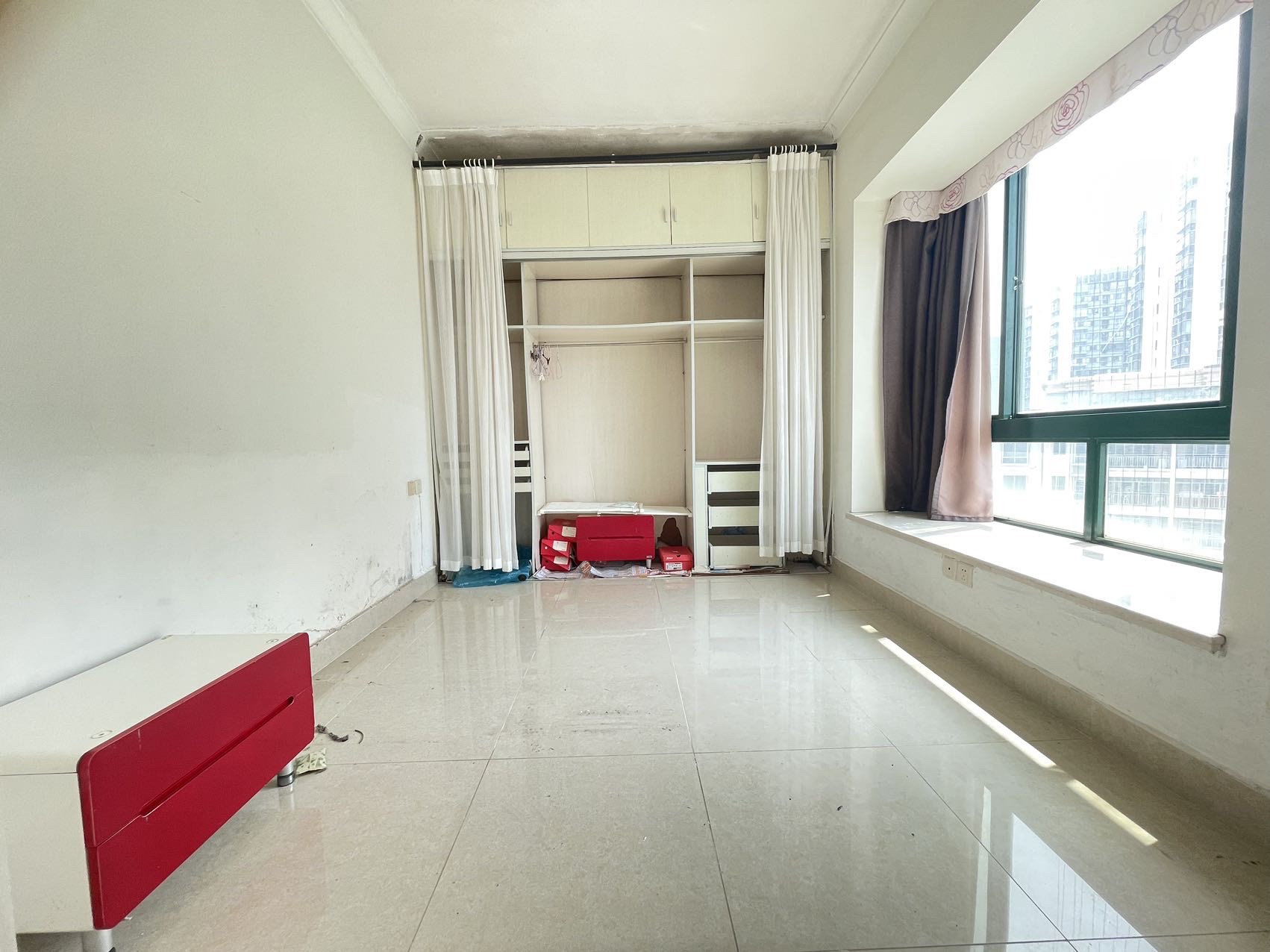 亚洲豪苑北区 2室2厅1卫 98.0万 亚洲豪苑北区 2室2厅1卫 98.0万客厅