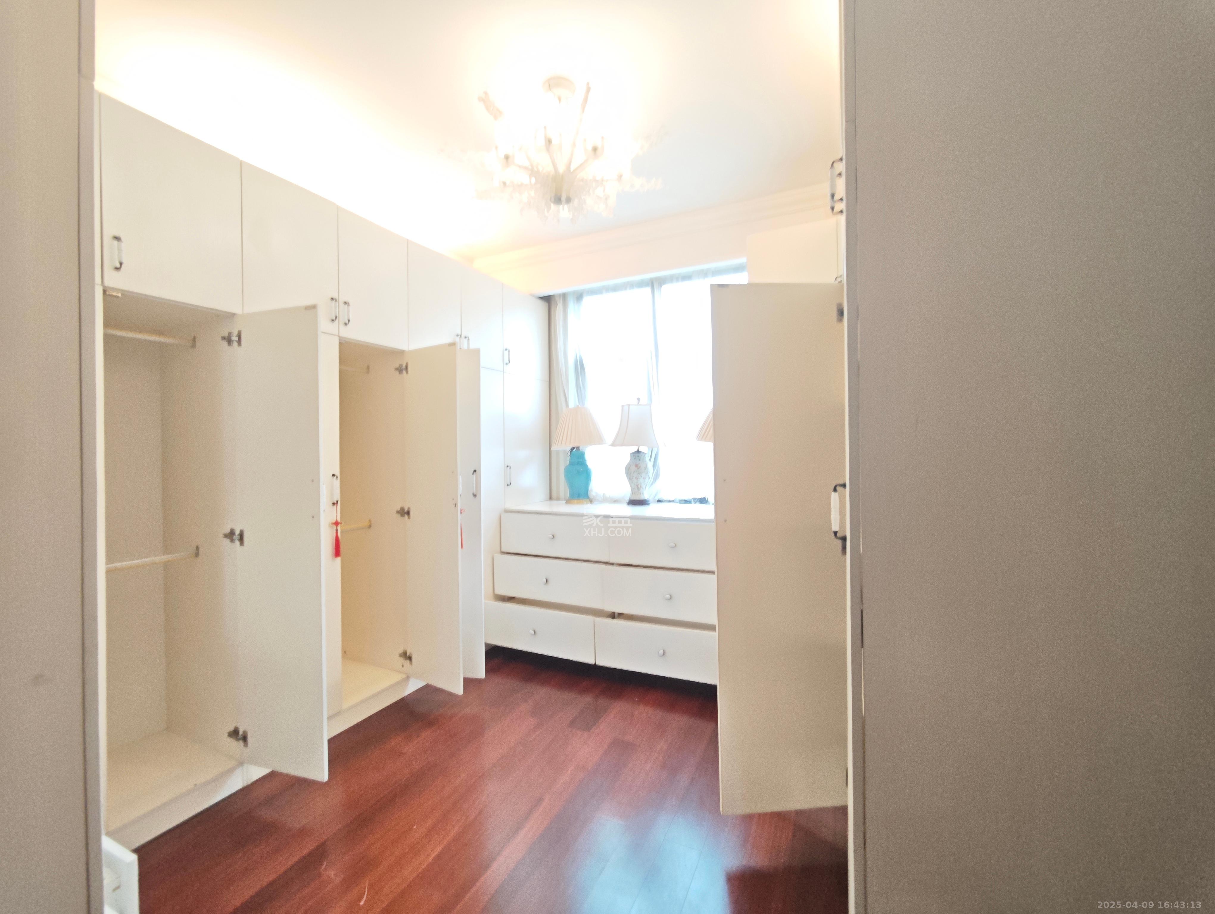 运达中央广场一、二期 4室2厅3卫 13000.0元/月 运达中央广场一、二期 4室2厅3卫 13000.0元/月室内图