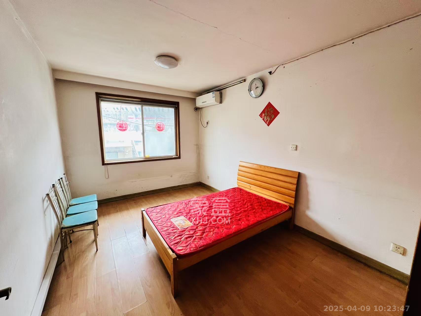 体育局宿舍  2室1厅1卫   2200.00元/月室内图