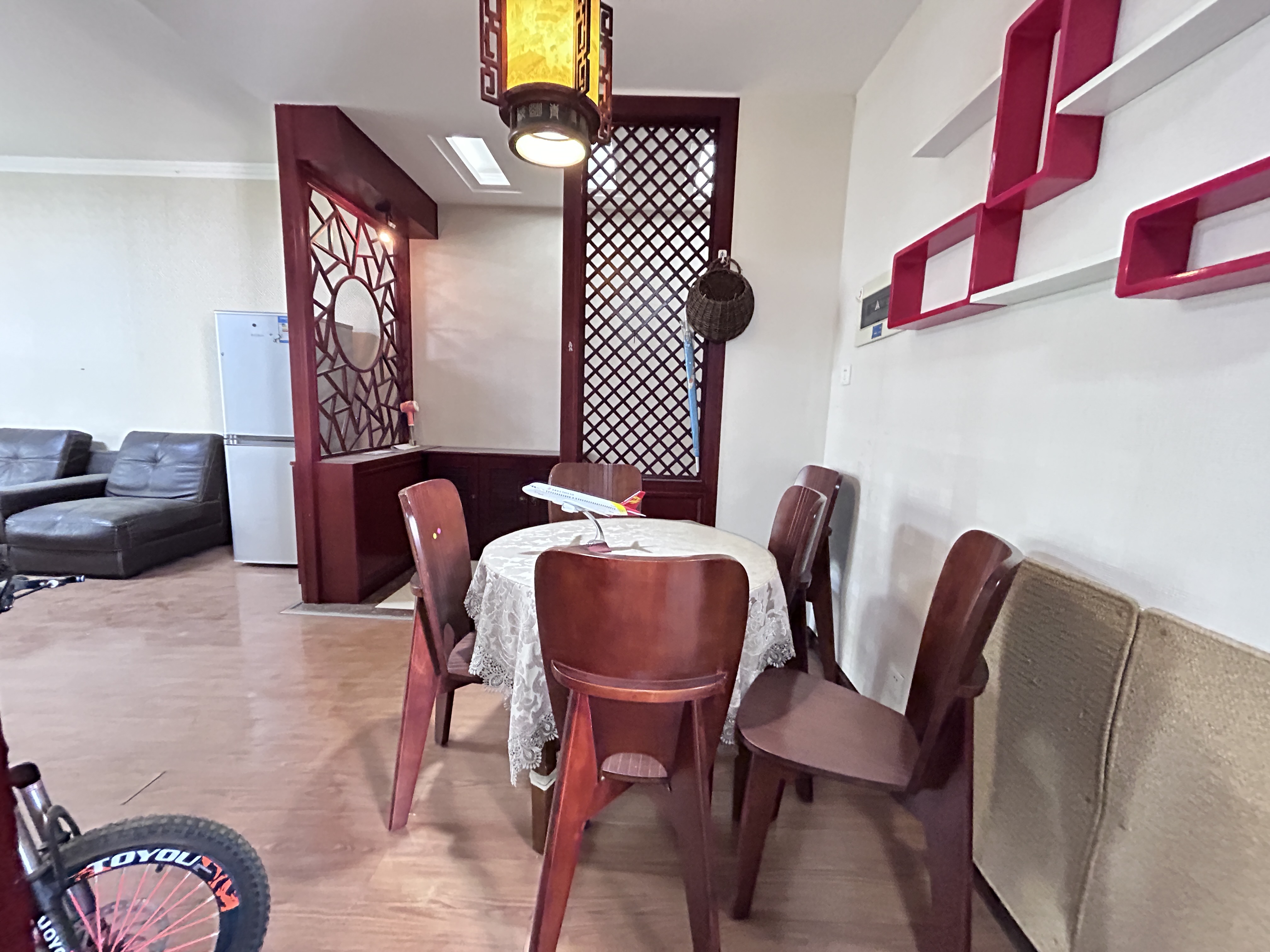 逸臣桃源 3室2厅2卫 68.0万 逸臣桃源 3室2厅2卫 68.0万客厅