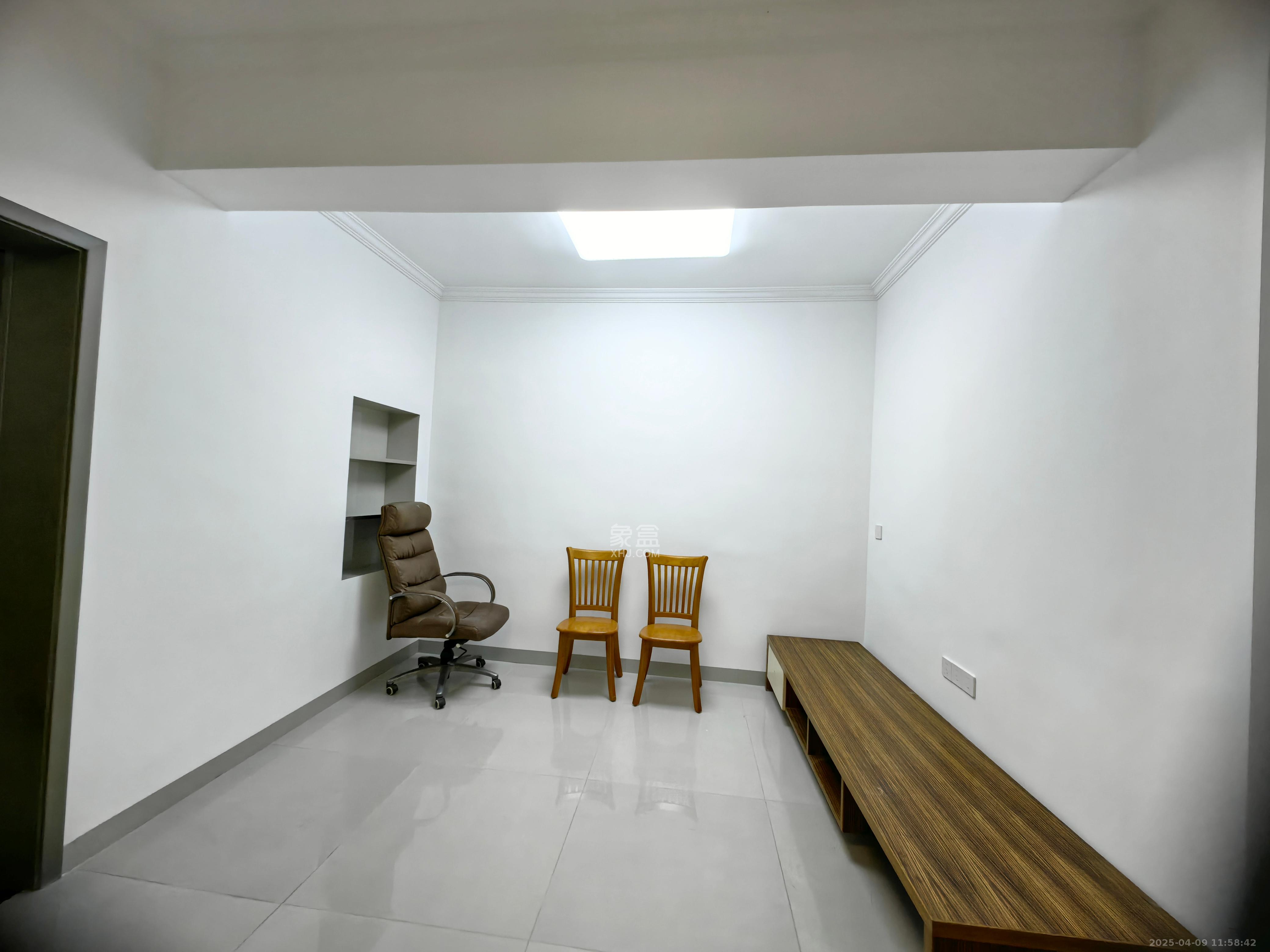 电子仓库宿舍 2室1厅1卫 2000.0元/月 电子仓库宿舍 2室1厅1卫 2000.0元/月室内图