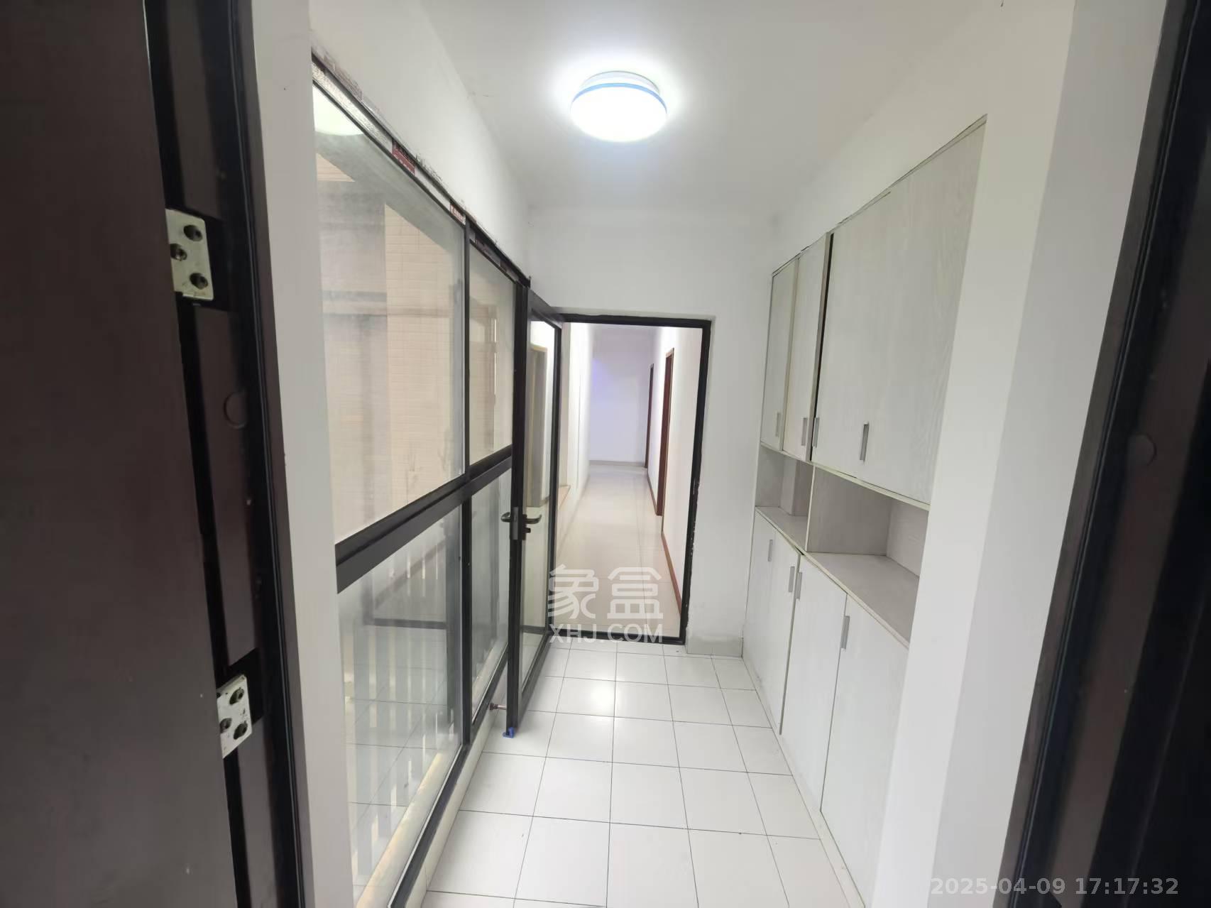 华润凤凰城三期 5室2厅2卫 2000.0元/月 华润凤凰城三期 5室2厅2卫 2000.0元/月室内图