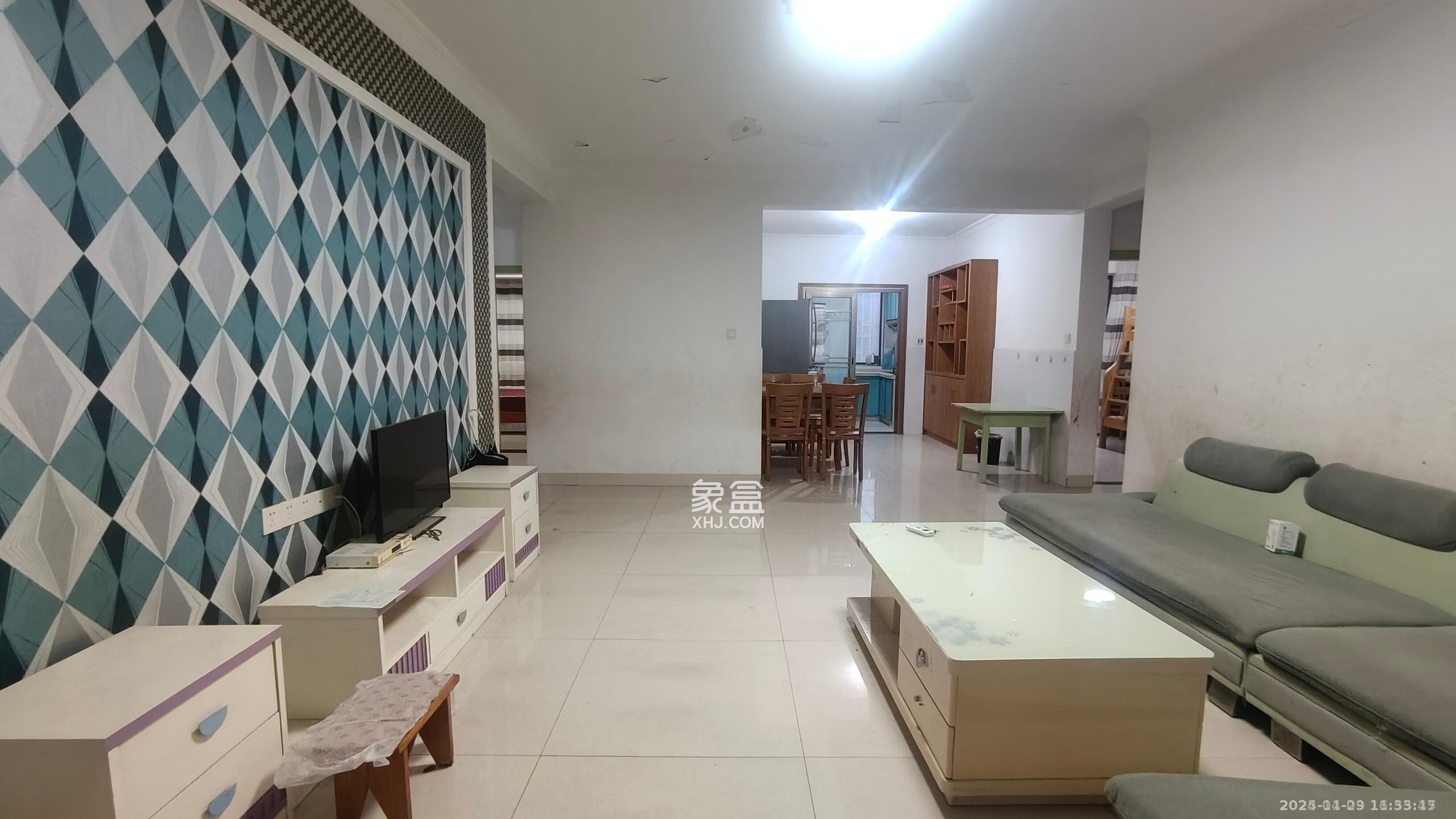 旭辉华庭 4室2厅2卫 2300.0元/月 旭辉华庭 4室2厅2卫 2300.0元/月室内图