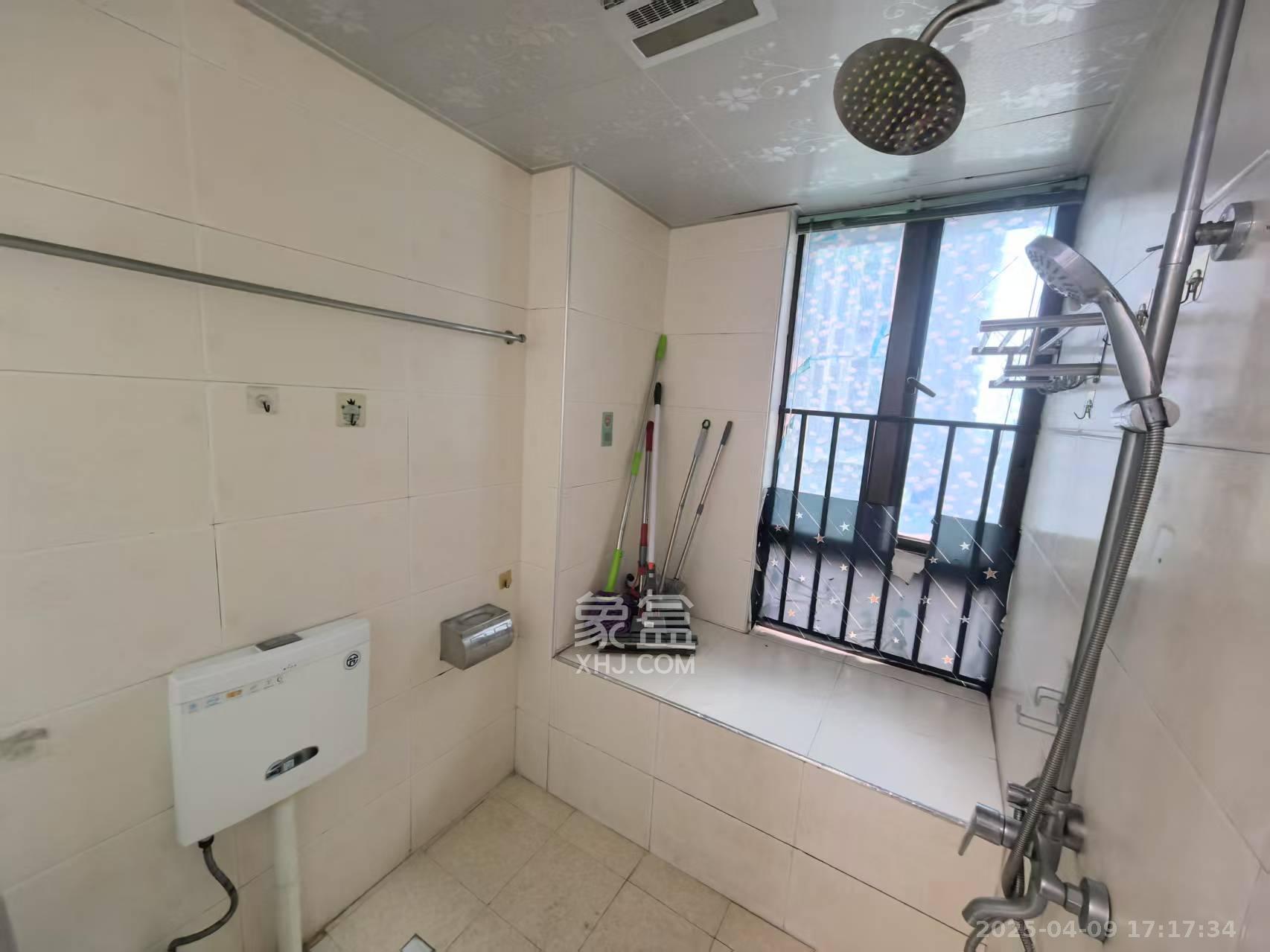 华润凤凰城三期 5室2厅2卫 2000.0元/月 华润凤凰城三期 5室2厅2卫 2000.0元/月室内图