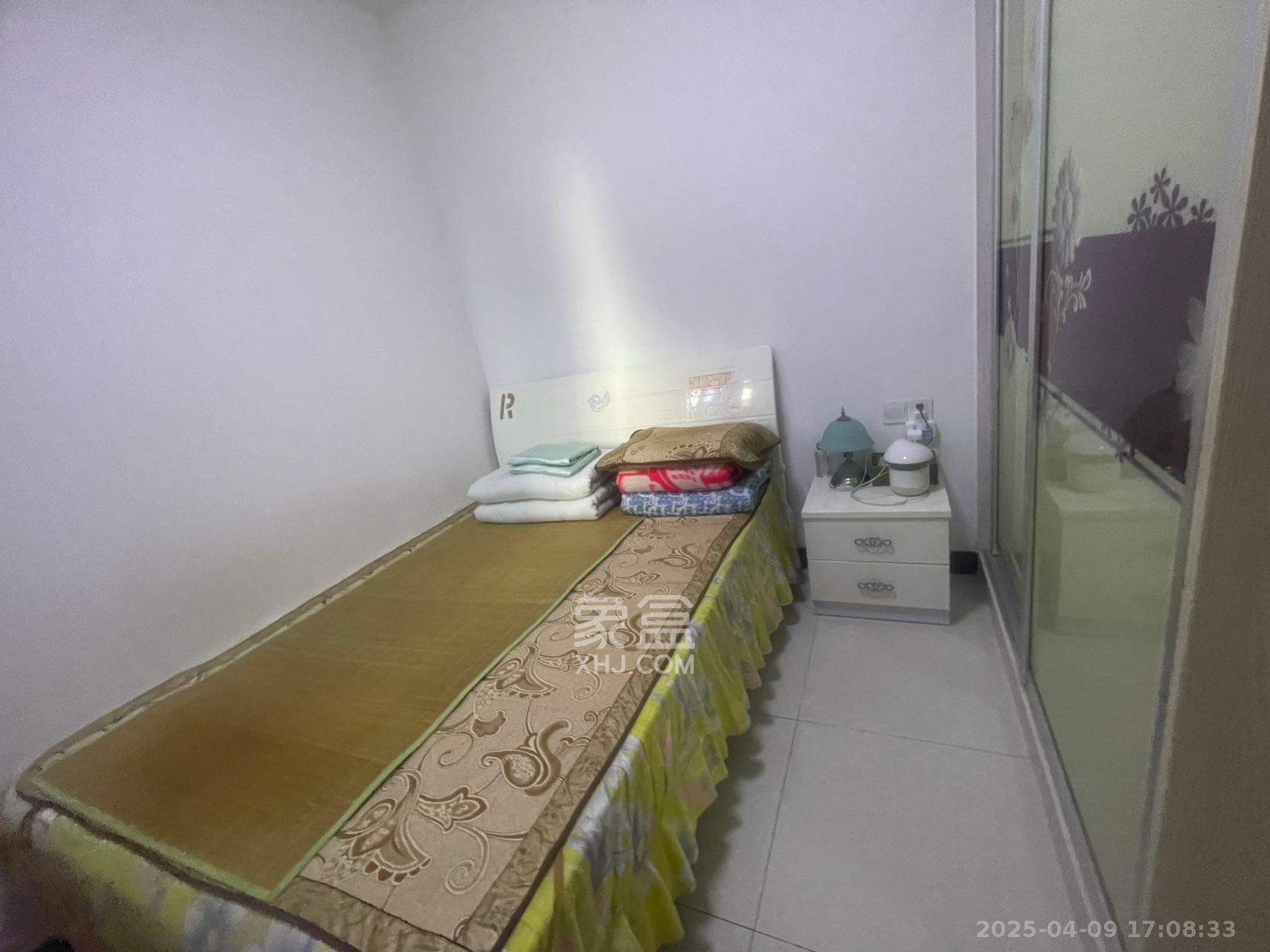 东业苹果社区 3室2厅1卫 1800.0元/月 东业苹果社区 3室2厅1卫 1800.0元/月室内图