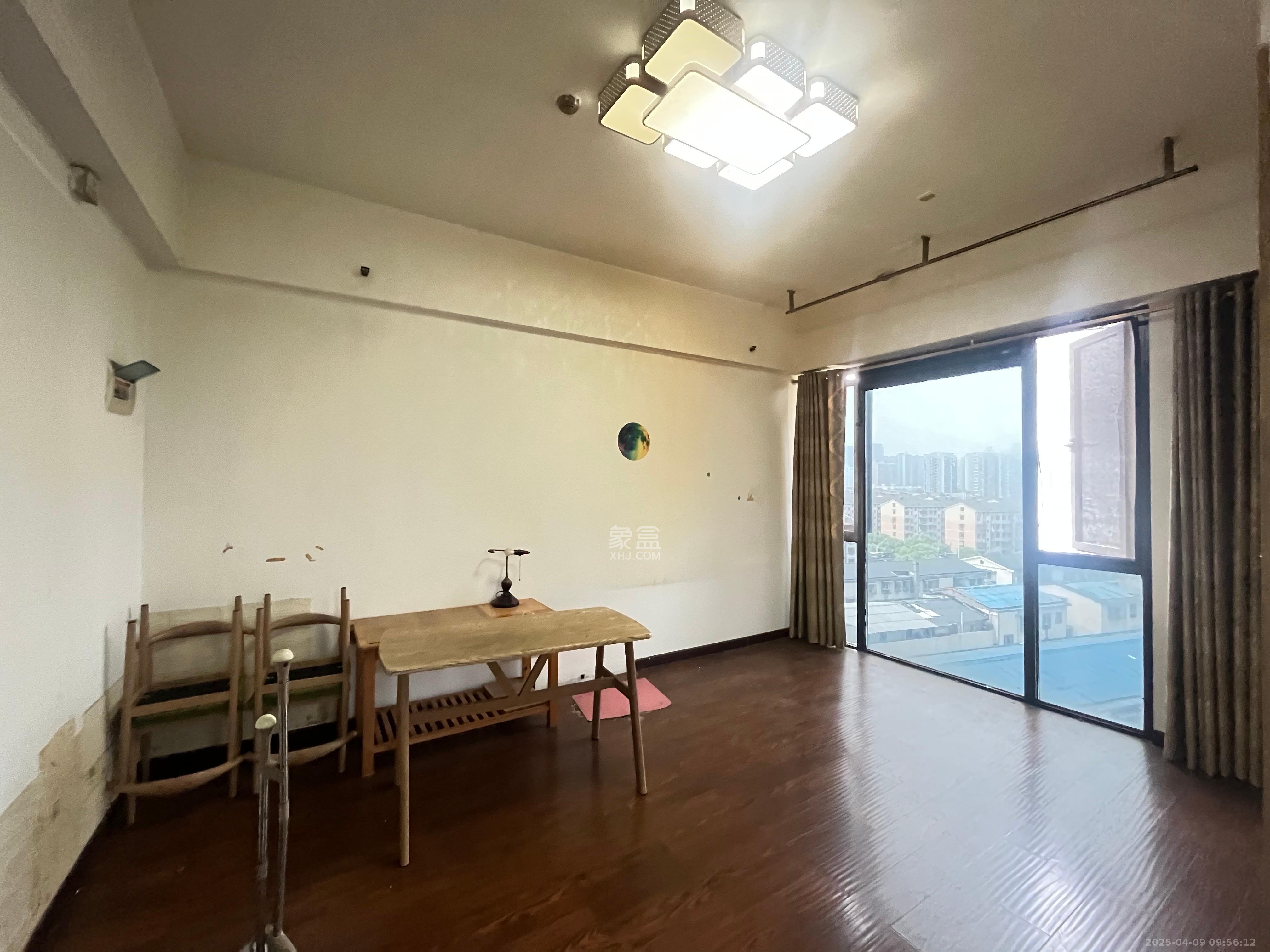 红橡华园(菲莎公馆)  1室1厅1卫   1800.00元/月室内图