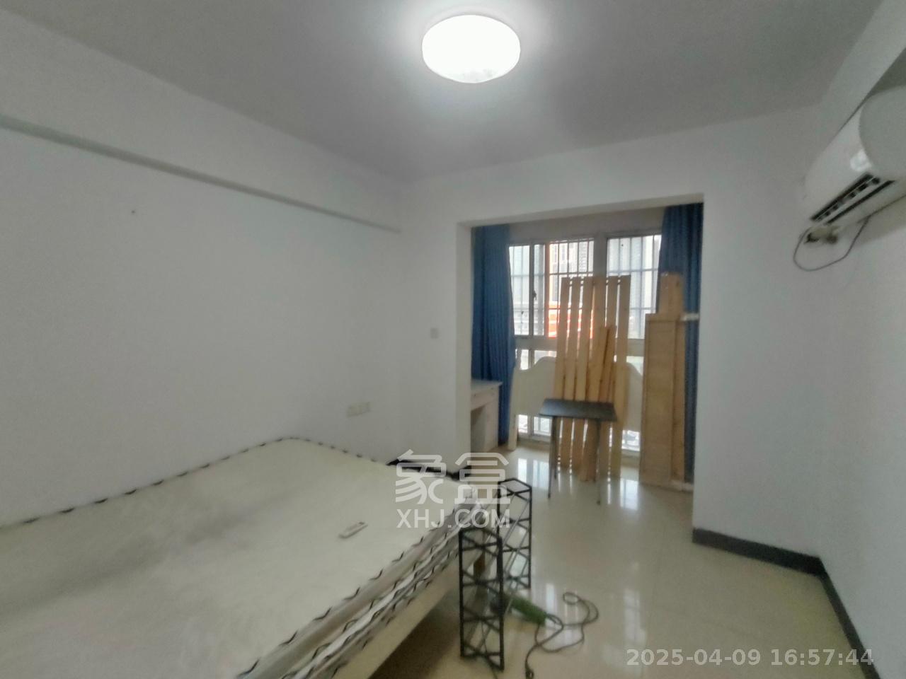 骑龙安置小区  3室2厅2卫   2250.00元/月室内图