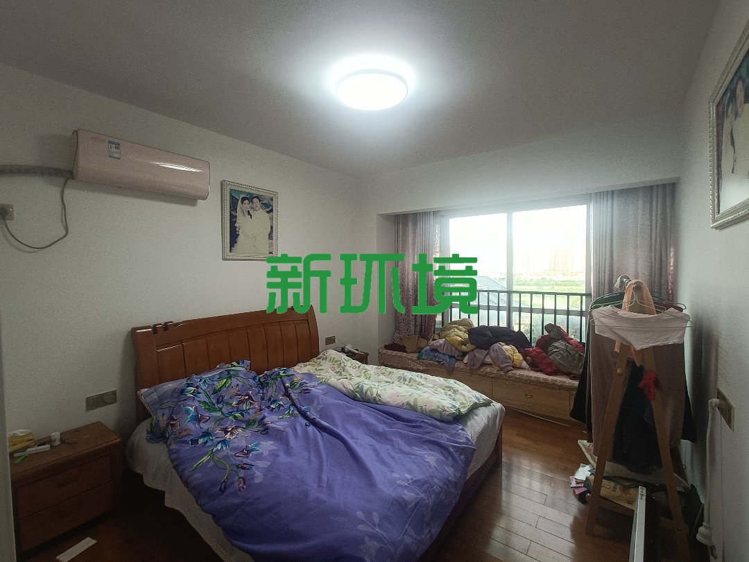 中天鹭鸶湾一期  4室2厅2卫   100.00万客厅