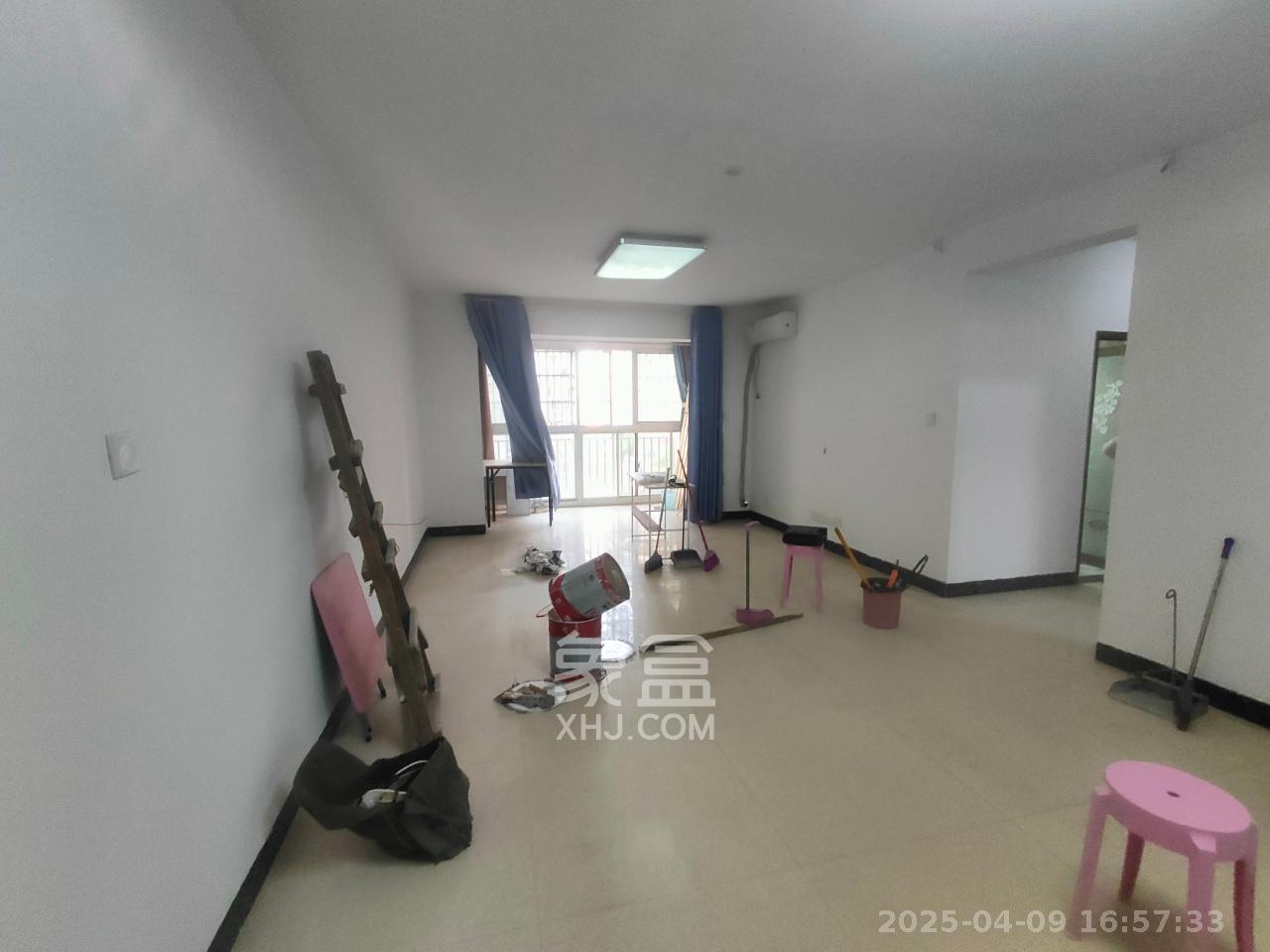 骑龙安置小区  3室2厅2卫   2250.00元/月