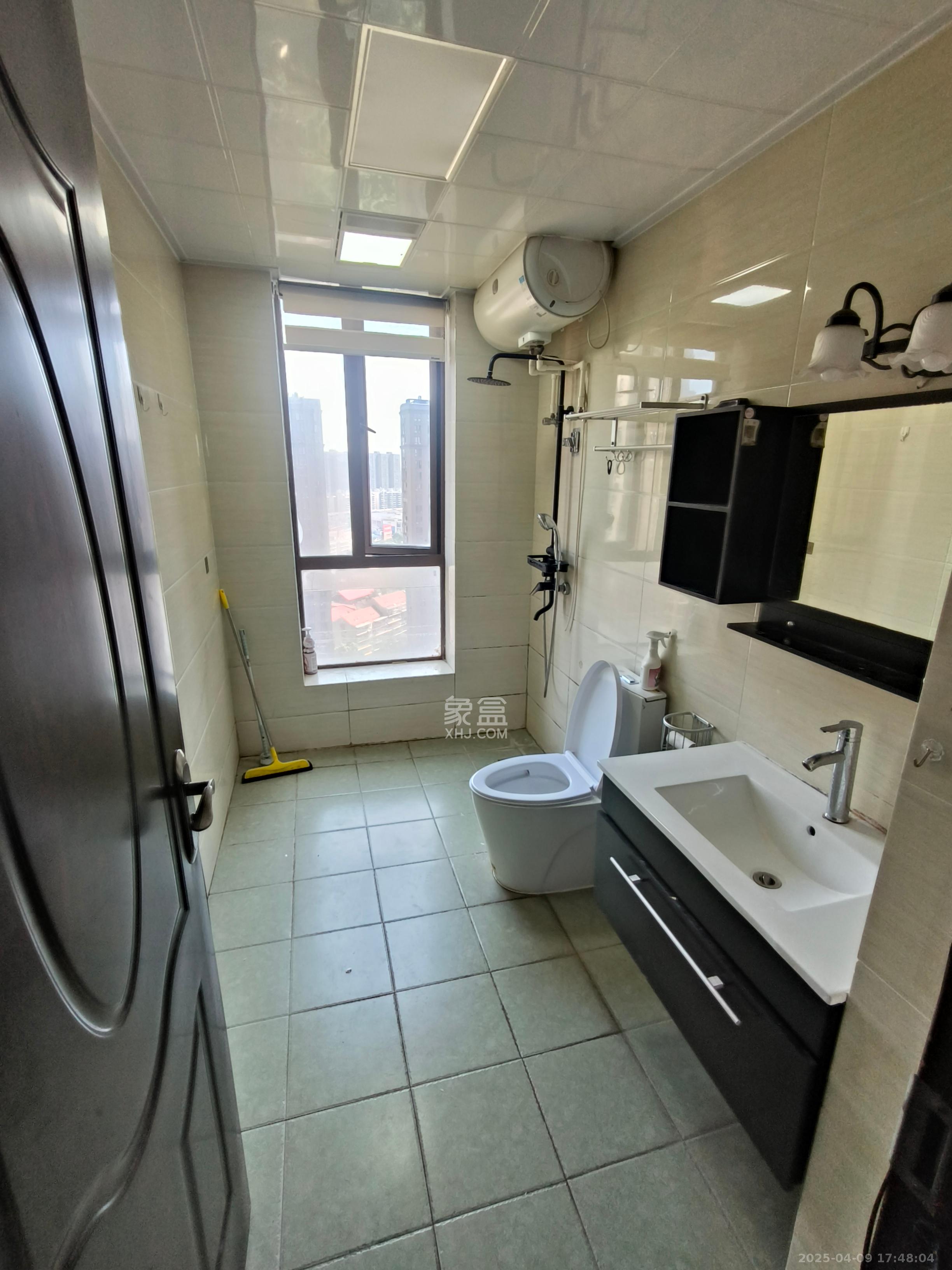 第六都(陆都小区) 4室2厅2卫 5500.0元/月 第六都(陆都小区) 4室2厅2卫 5500.0元/月室内图