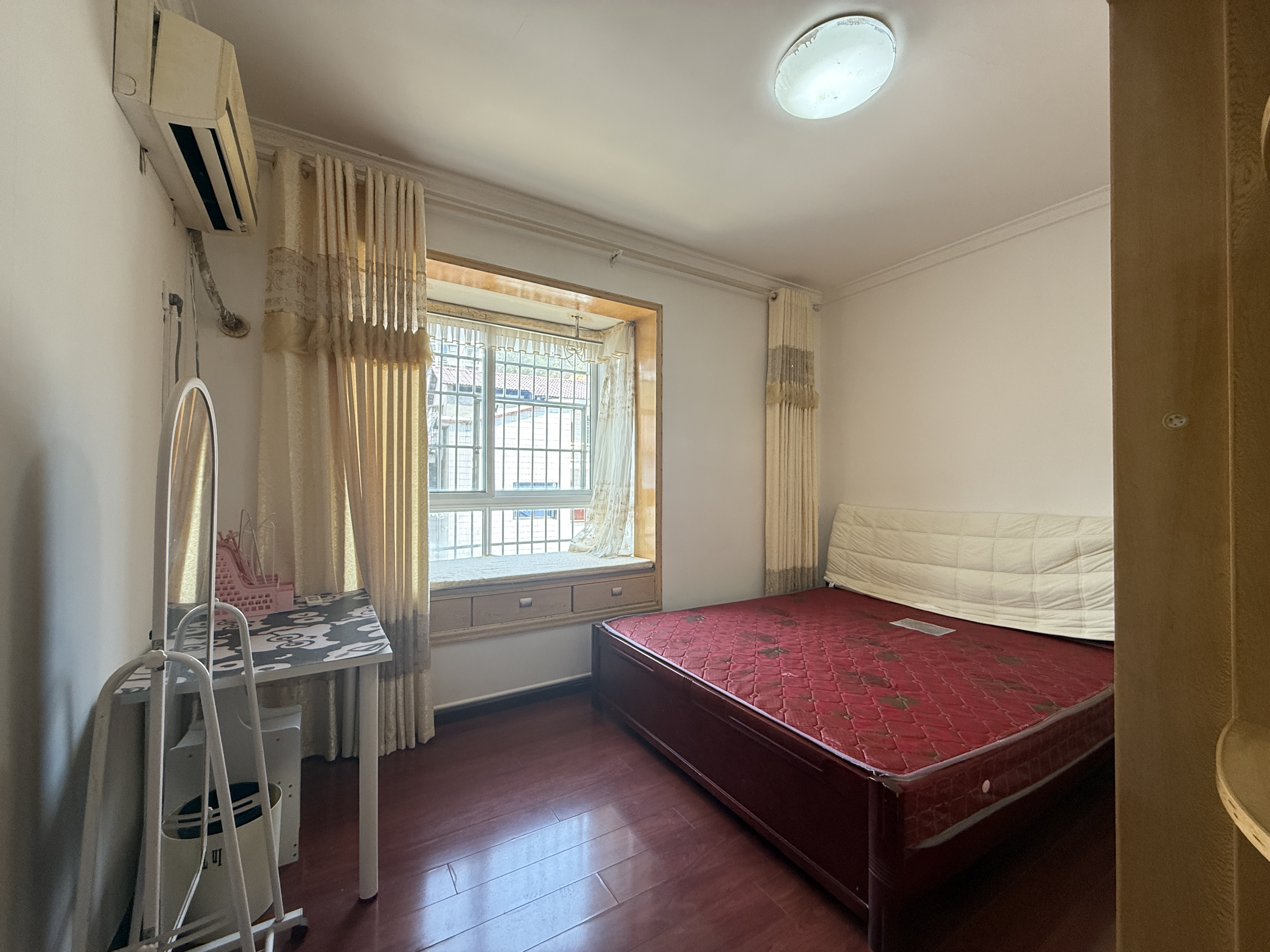 欣业苑 2室2厅1卫 38.0万 欣业苑 2室2厅1卫 38.0万客厅